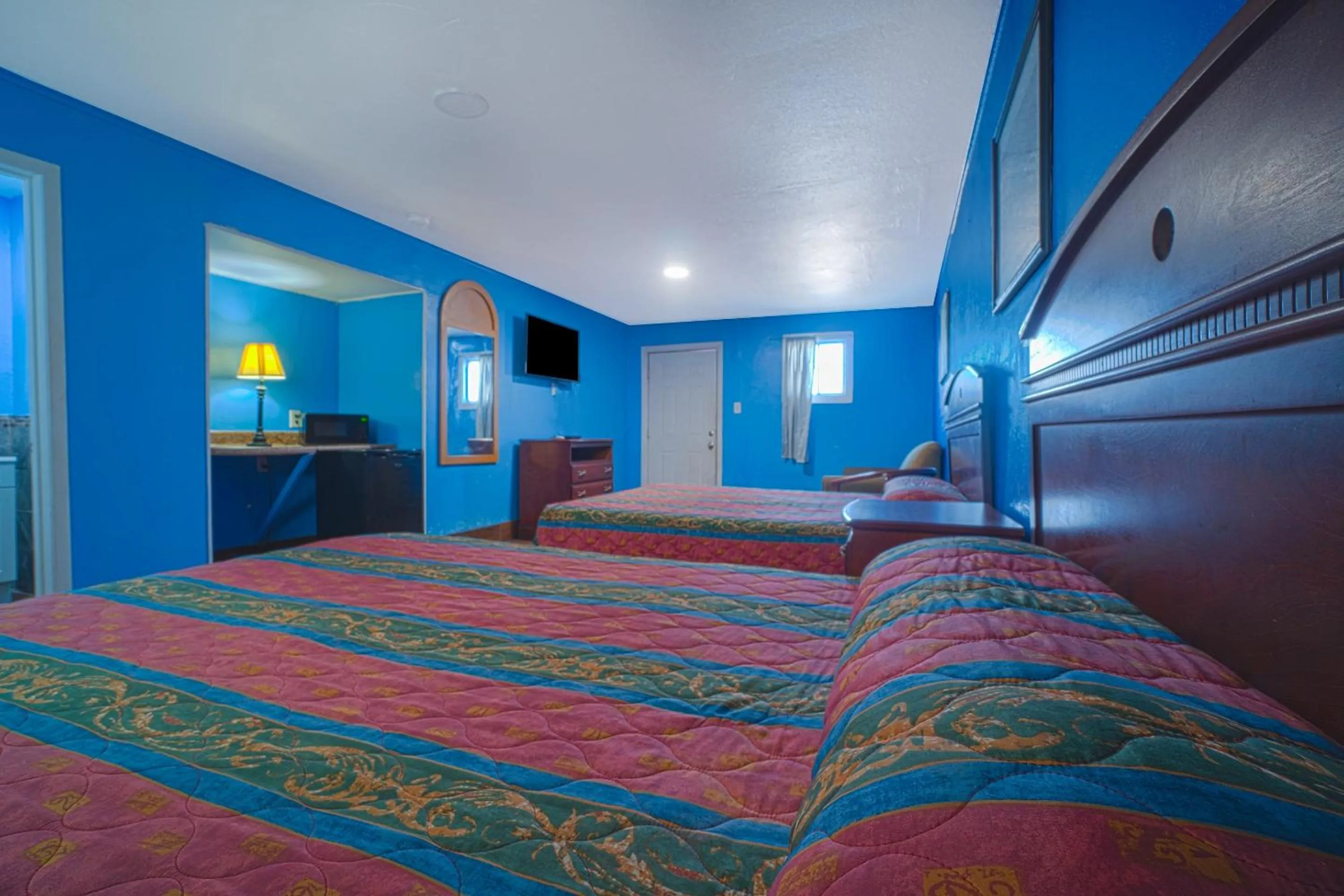 Queen Room with Two Queen Beds in Monterrey Motel Padre Island, Corpus Christi BY OYO