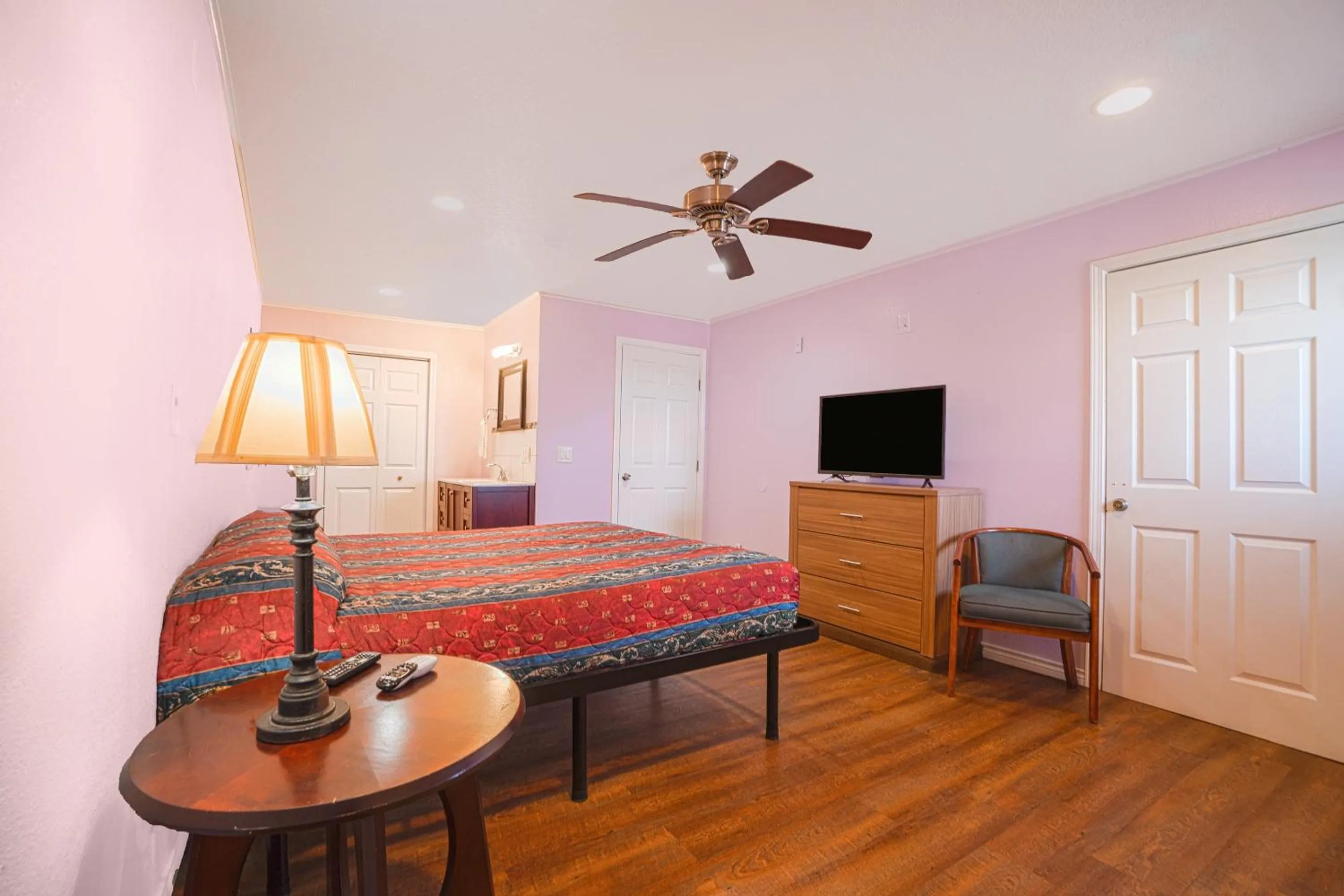 King Room in Monterrey Motel Padre Island, Corpus Christi BY OYO