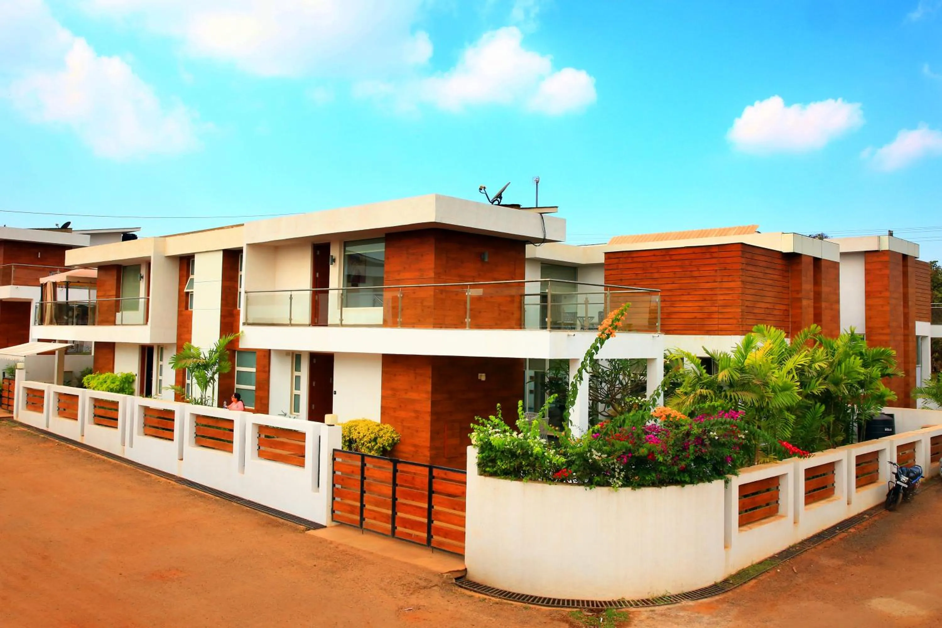 Villa with Private Pool in Luxe Loft
