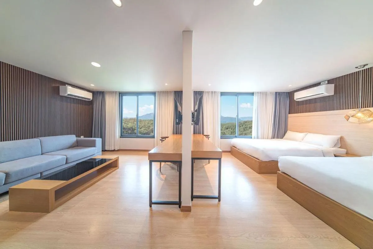 [Highball 2 glasses + Free snack]Premier Suite with Mountain View in Two Y Hotel