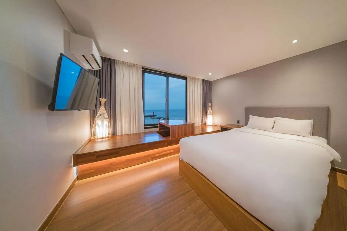 [Highball 2 glasses + Free snack]Deluxe Double Room with Sea View in Two Y Hotel
