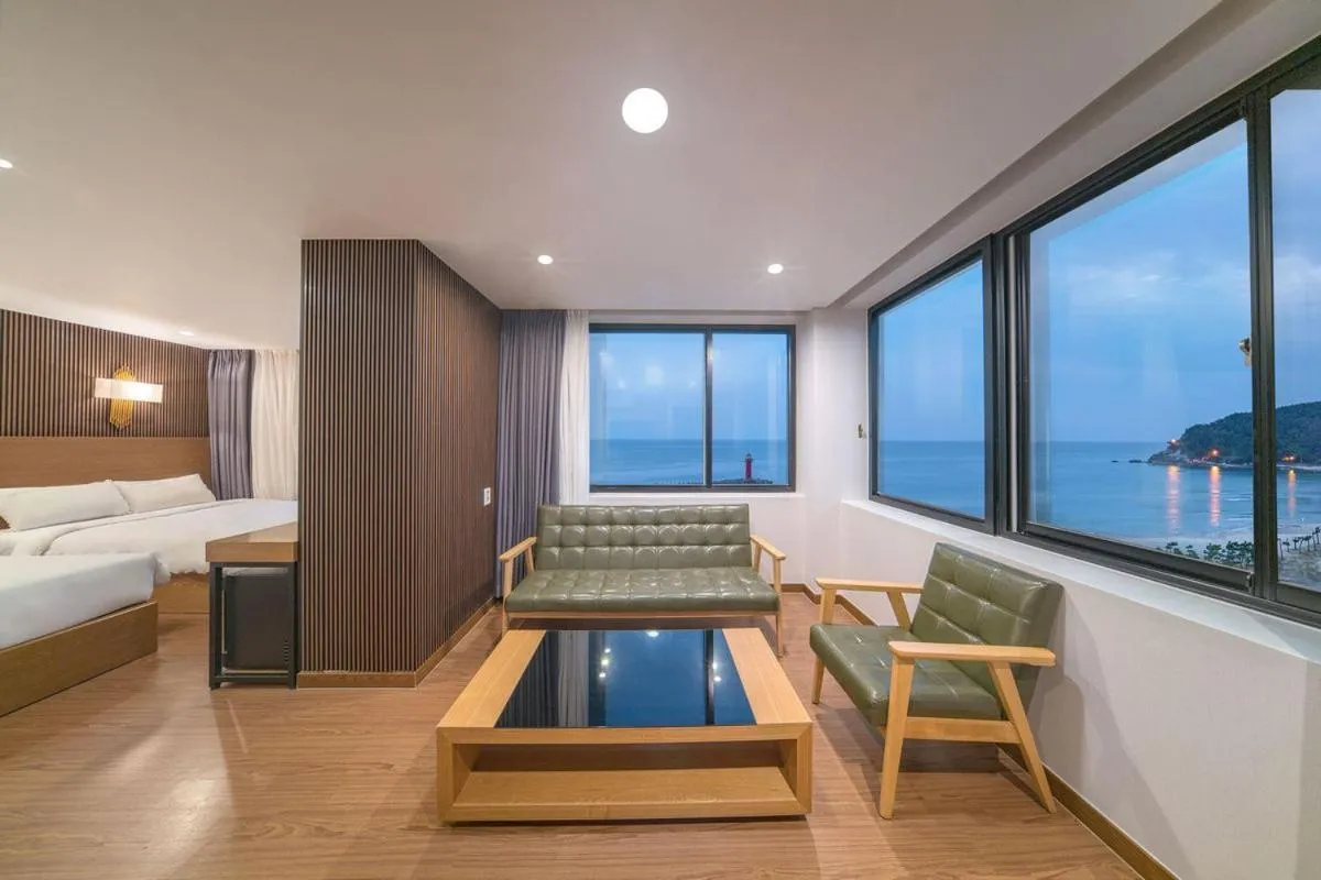 Royal Suite with Sea View( Breakfast for 2) in Two Y Hotel