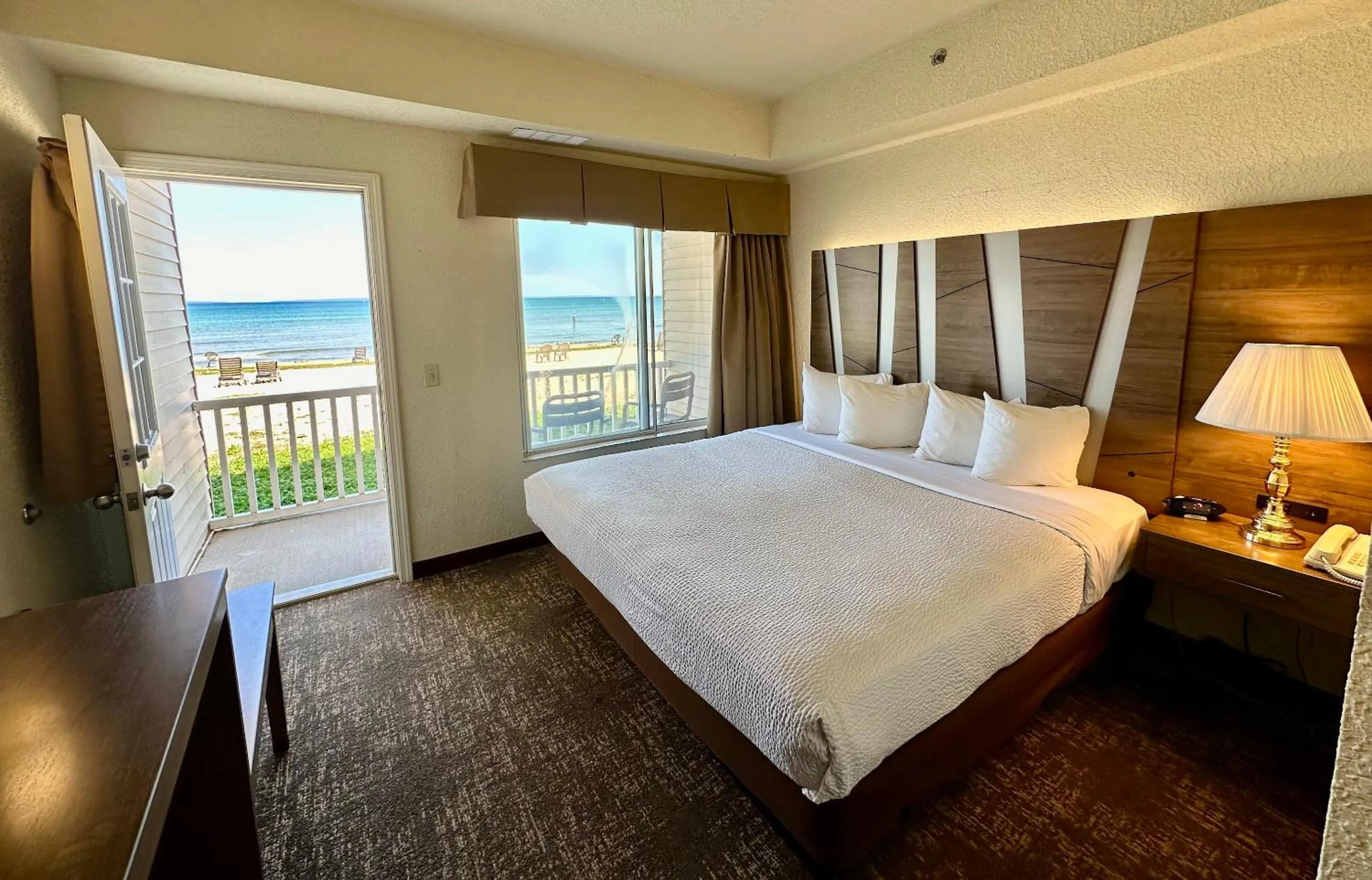 King/Queen Room in Mackinaw Beach and Bay Inn & Suites