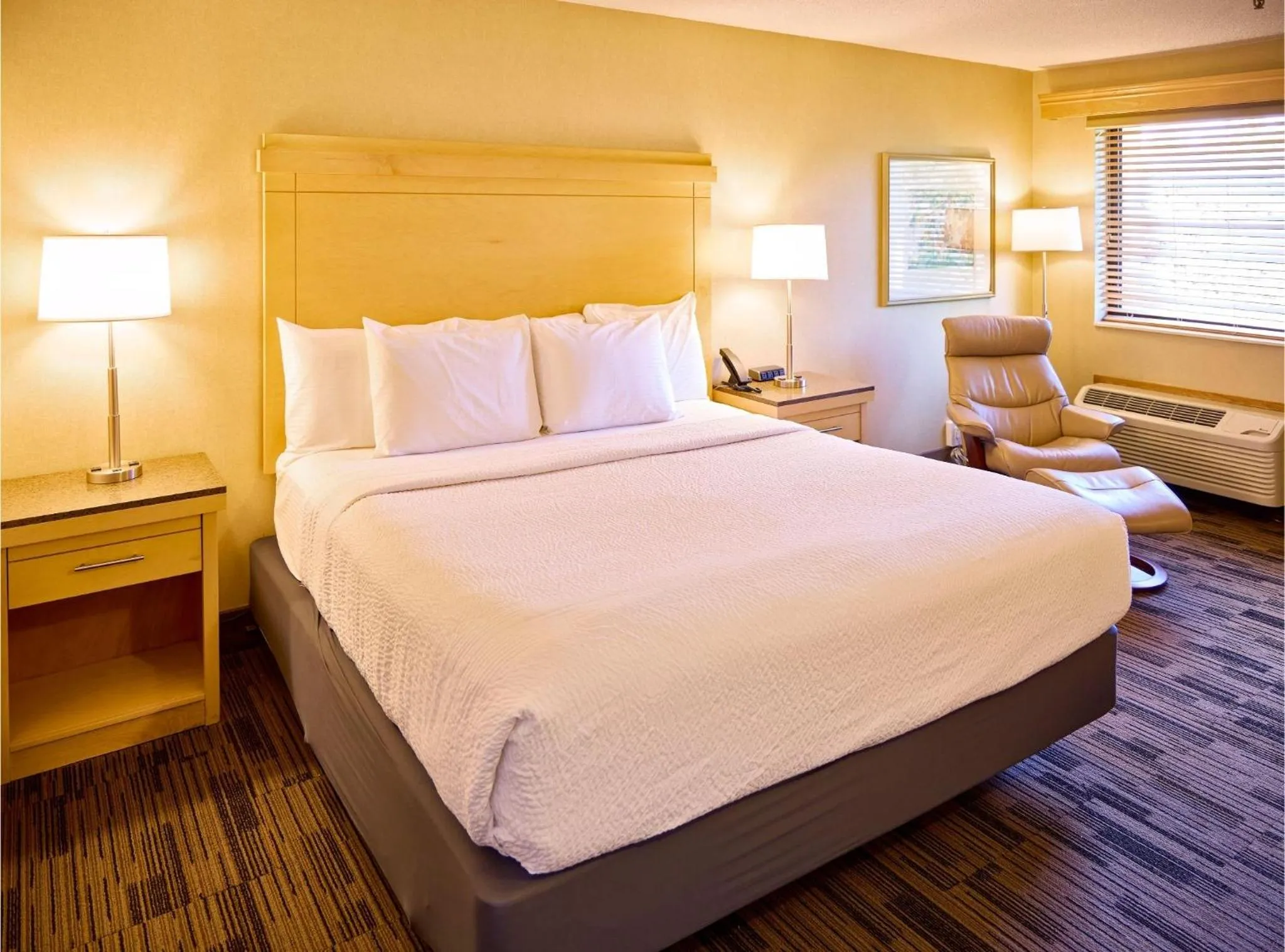 King Room - Disability Access in LivINN Hotel Cincinnati North/ Sharonville