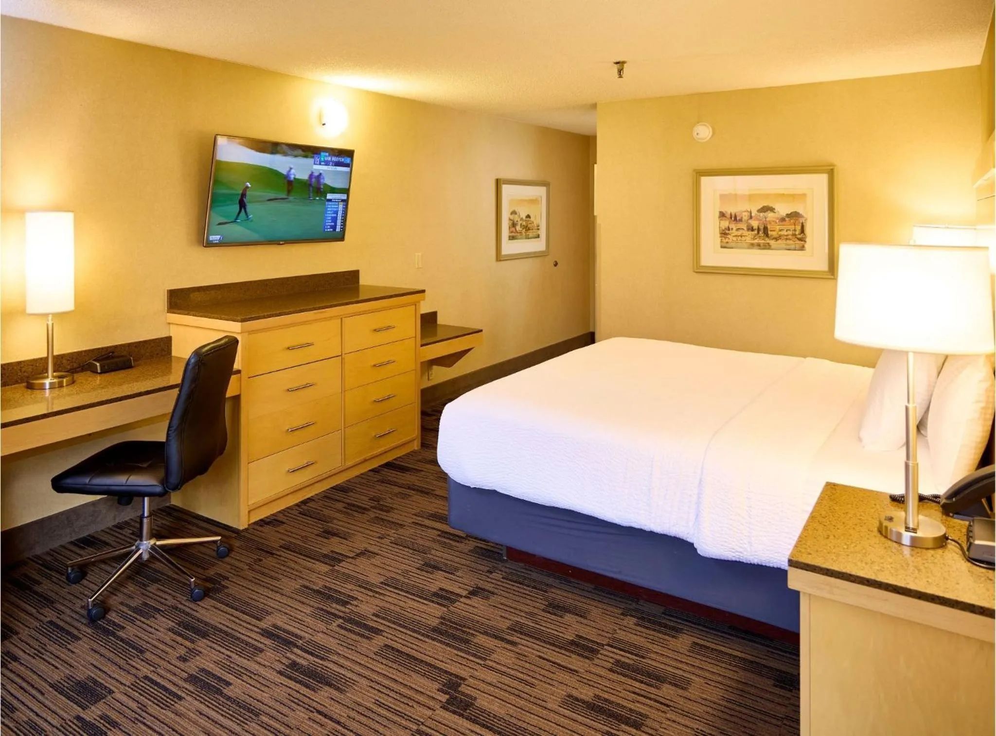 Deluxe King Room - Non-Smoking in LivINN Hotel Cincinnati North/ Sharonville