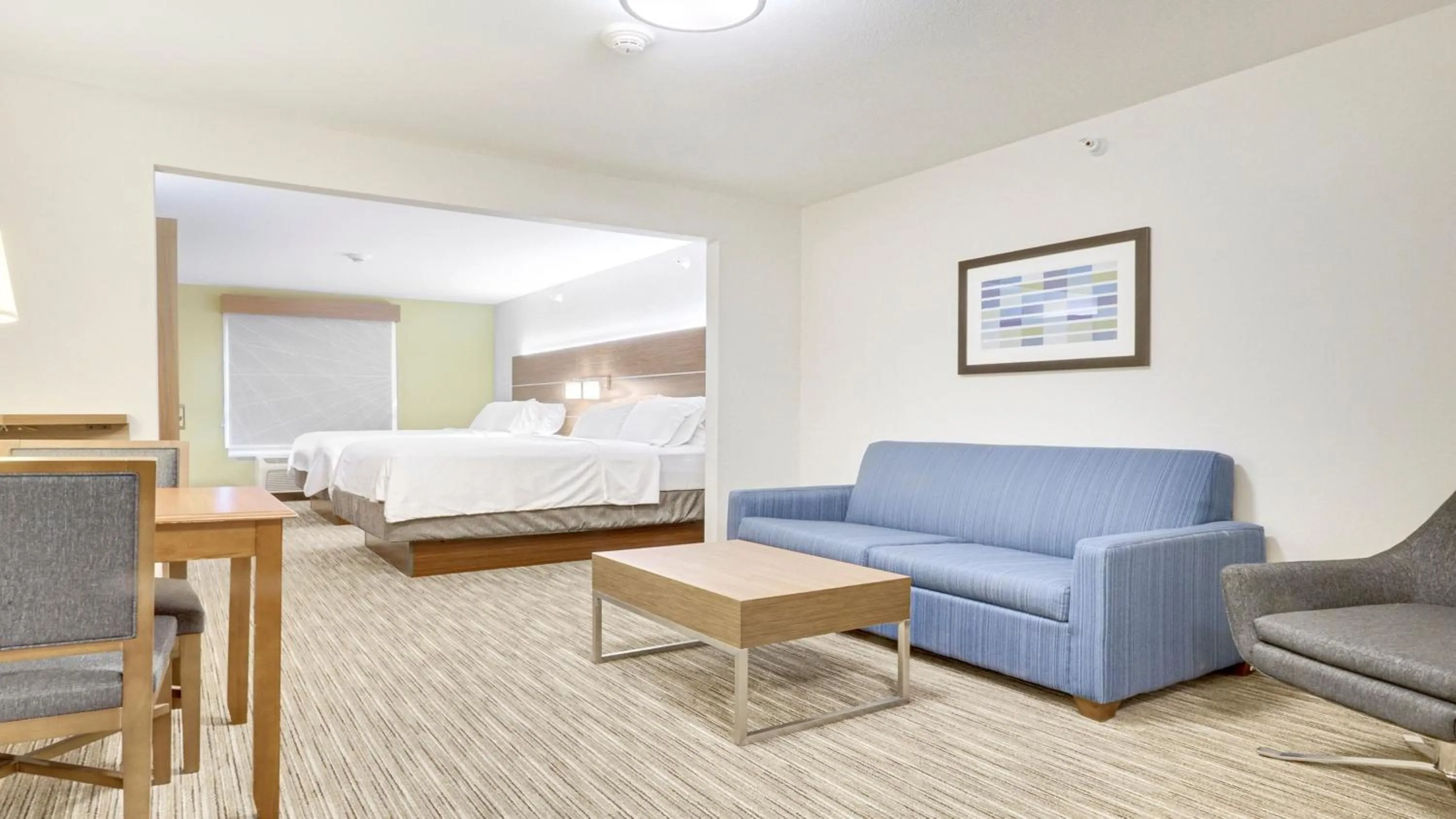 Queen Suite with Two Queen Beds in Holiday Inn Express Hotel & Suites Portland by IHG