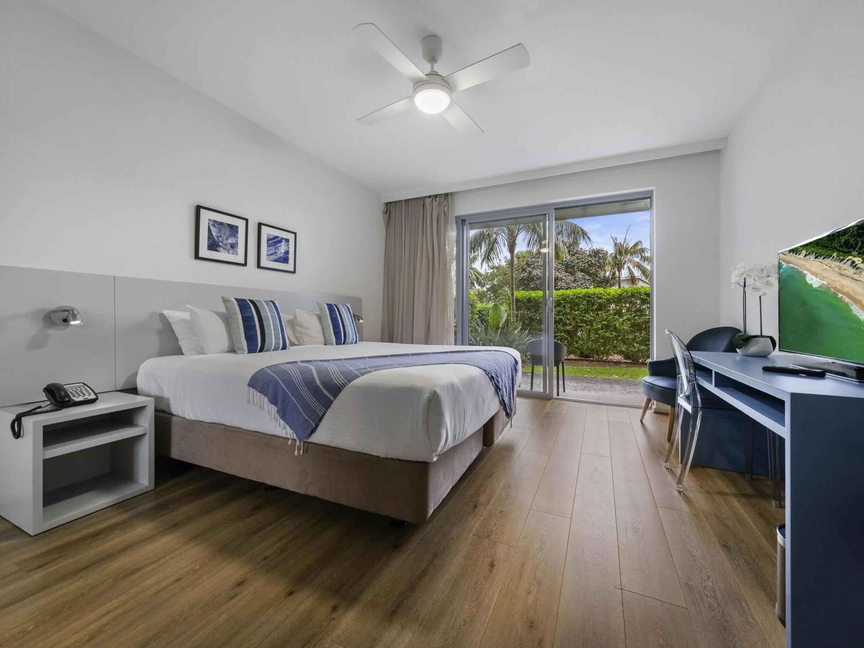 Deluxe King Studio in Pullman Magenta Shores Resort