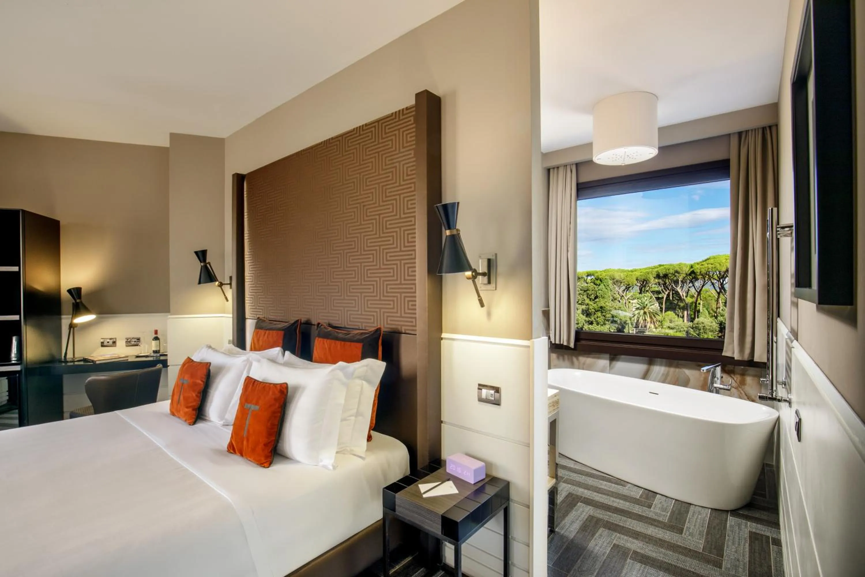 Deluxe King Junior Suite in The Tribune, part of JdV by Hyatt