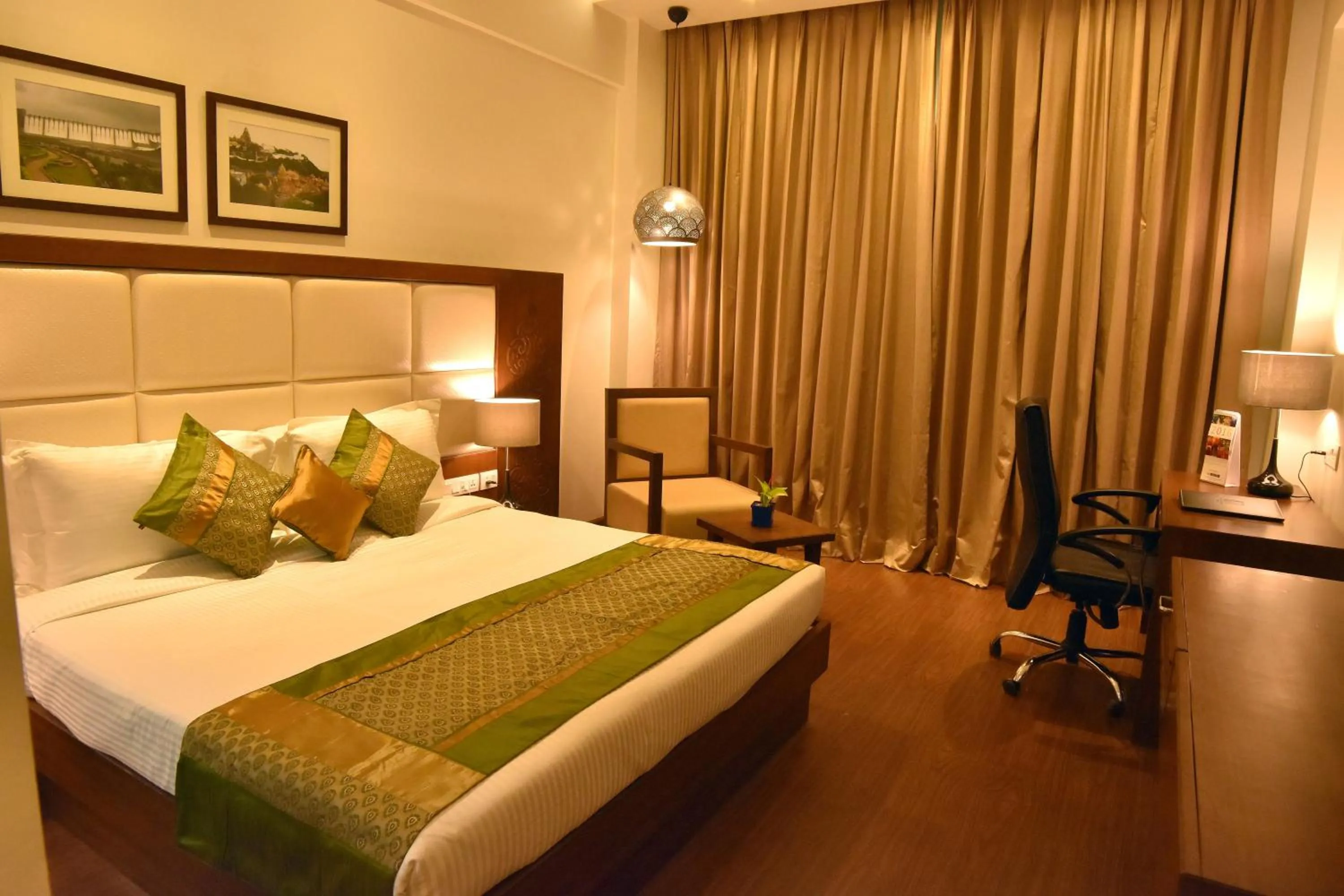 Superior King Room - single occupancy in Comfort Inn Donil Vadodara