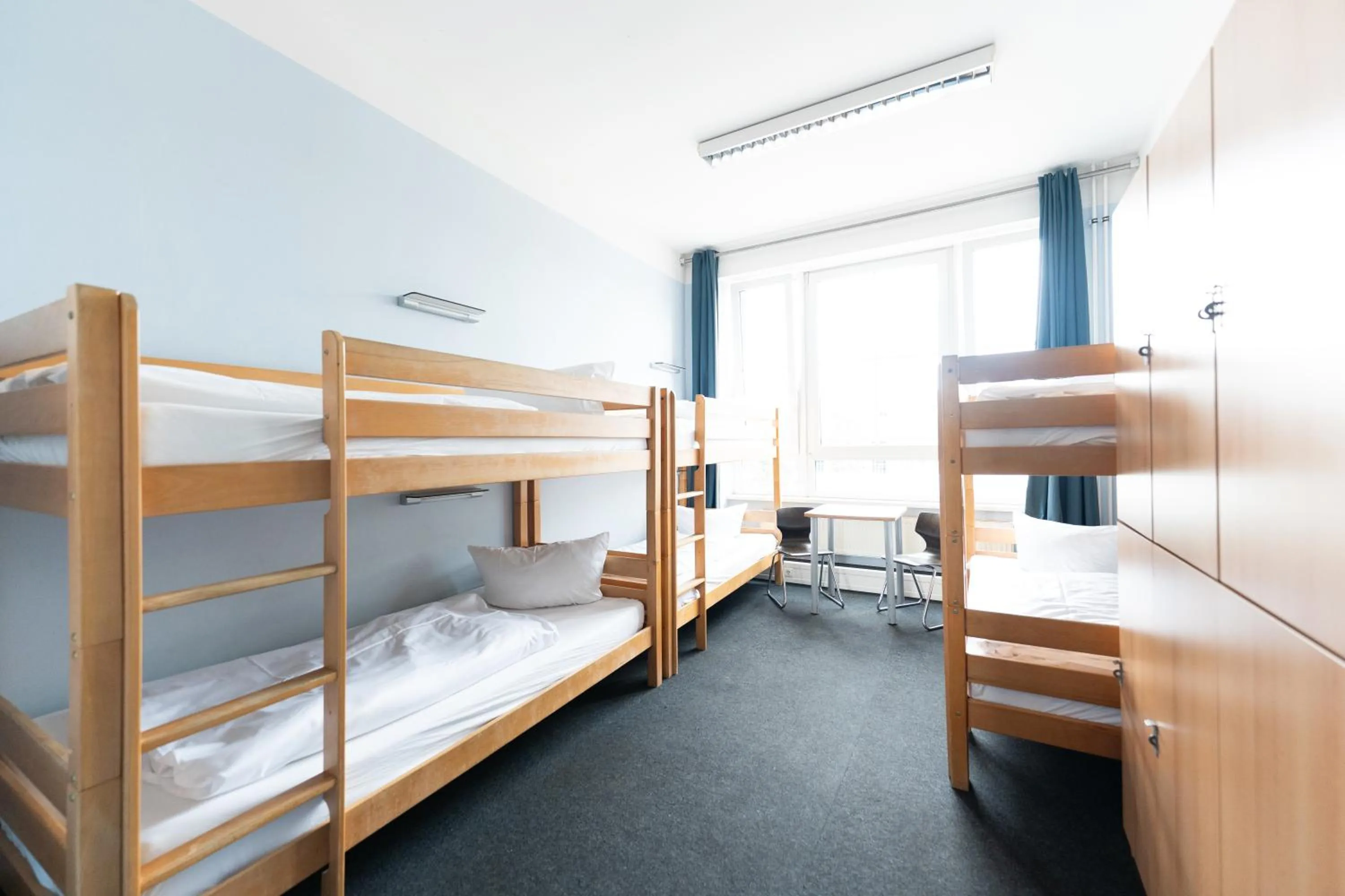 8-Bed Room with Shared Bathroom in Industriepalast Berlin