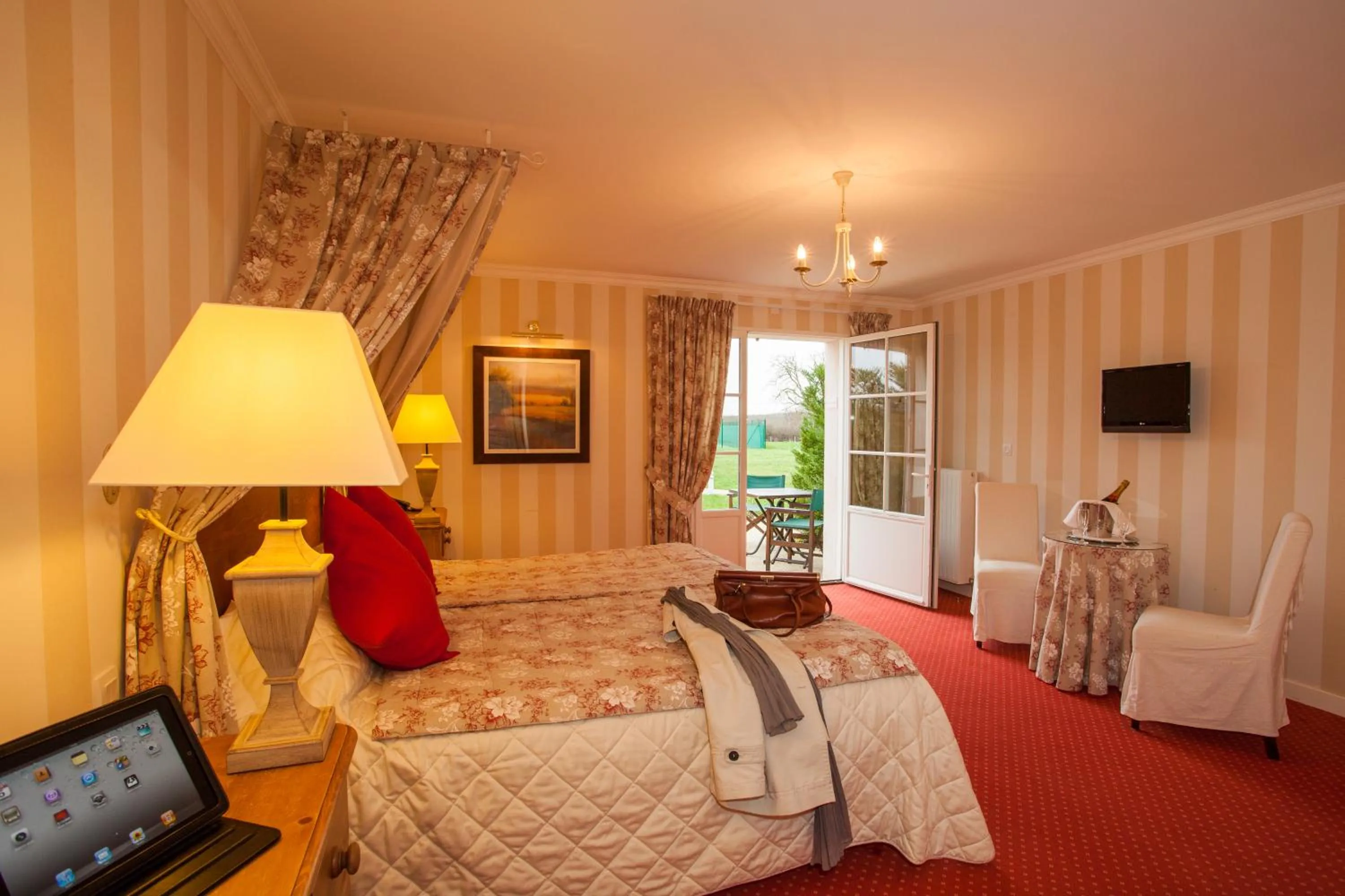 Garden Double Room in Logis Le Fleuray