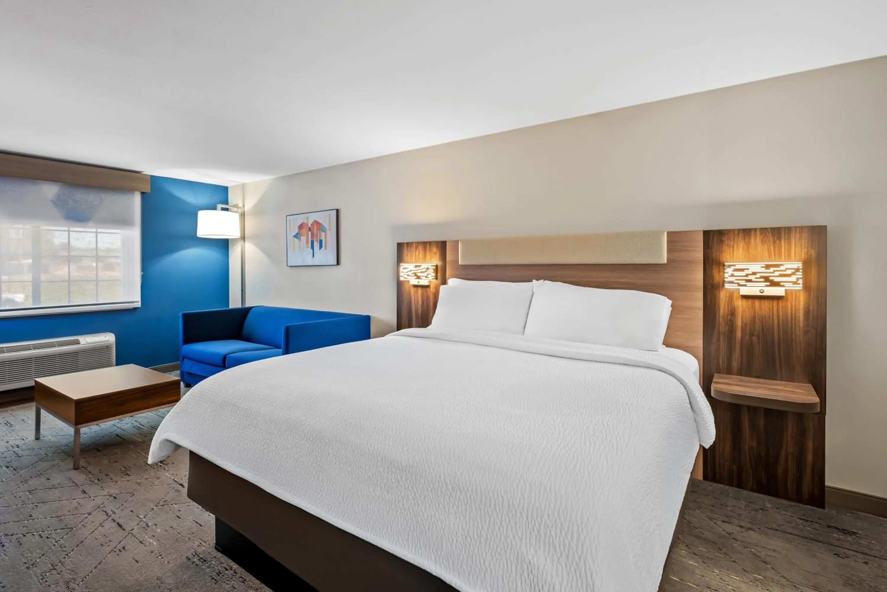 Standard King Room with Sofa Bed in Holiday Inn Express Monticello by IHG