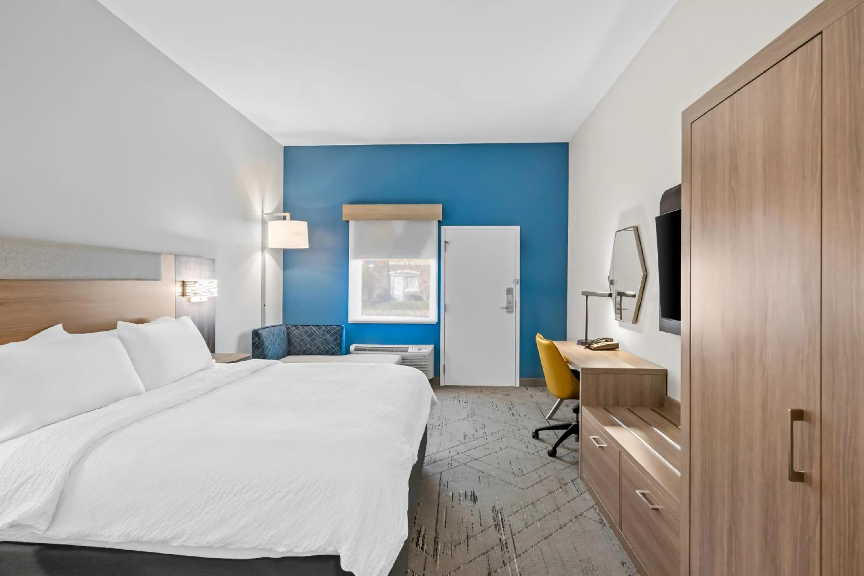 Standard King Room with Pool View in Holiday Inn Express Monticello by IHG