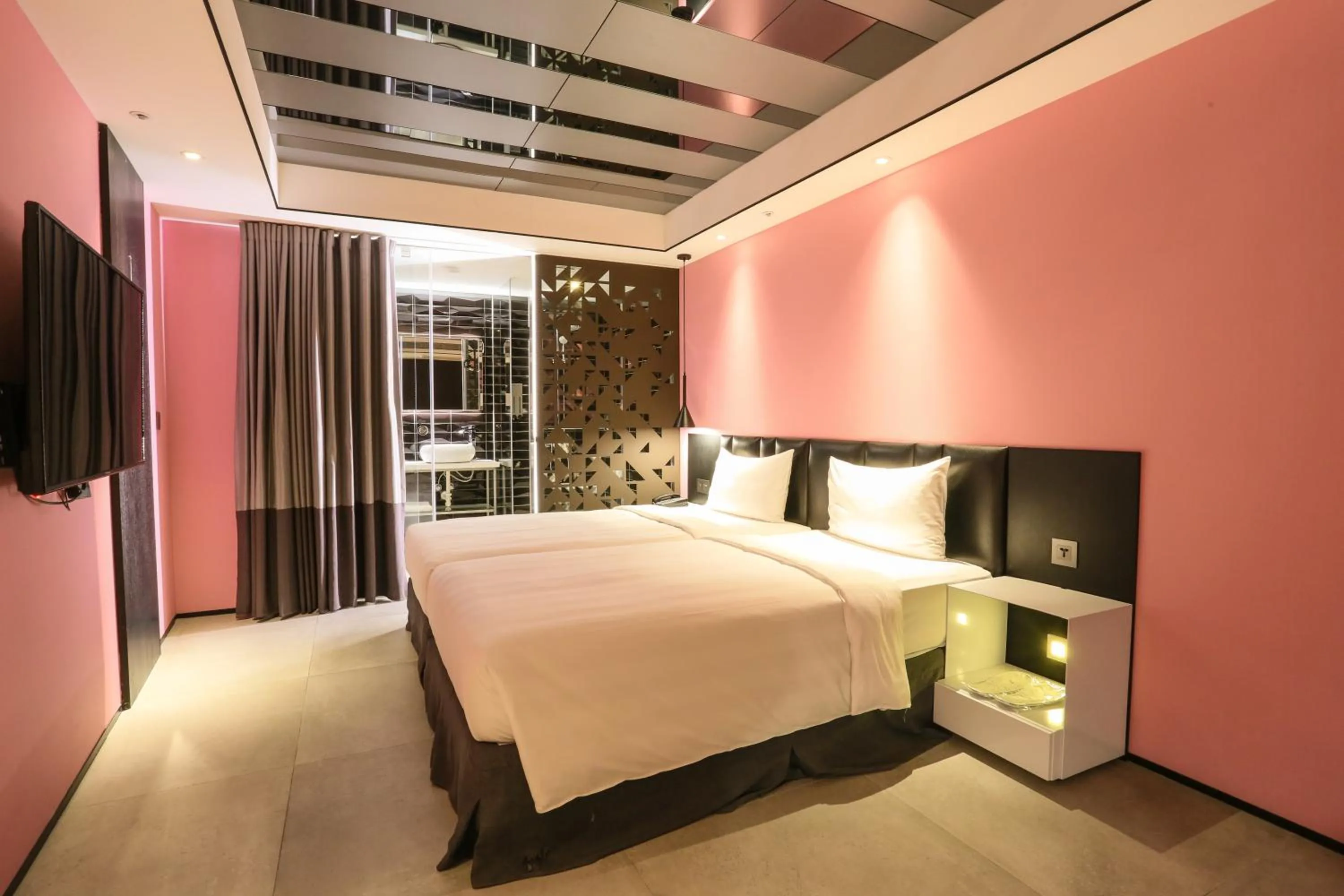 Comfort Double Room - Basement in Hotel PaPa Whale