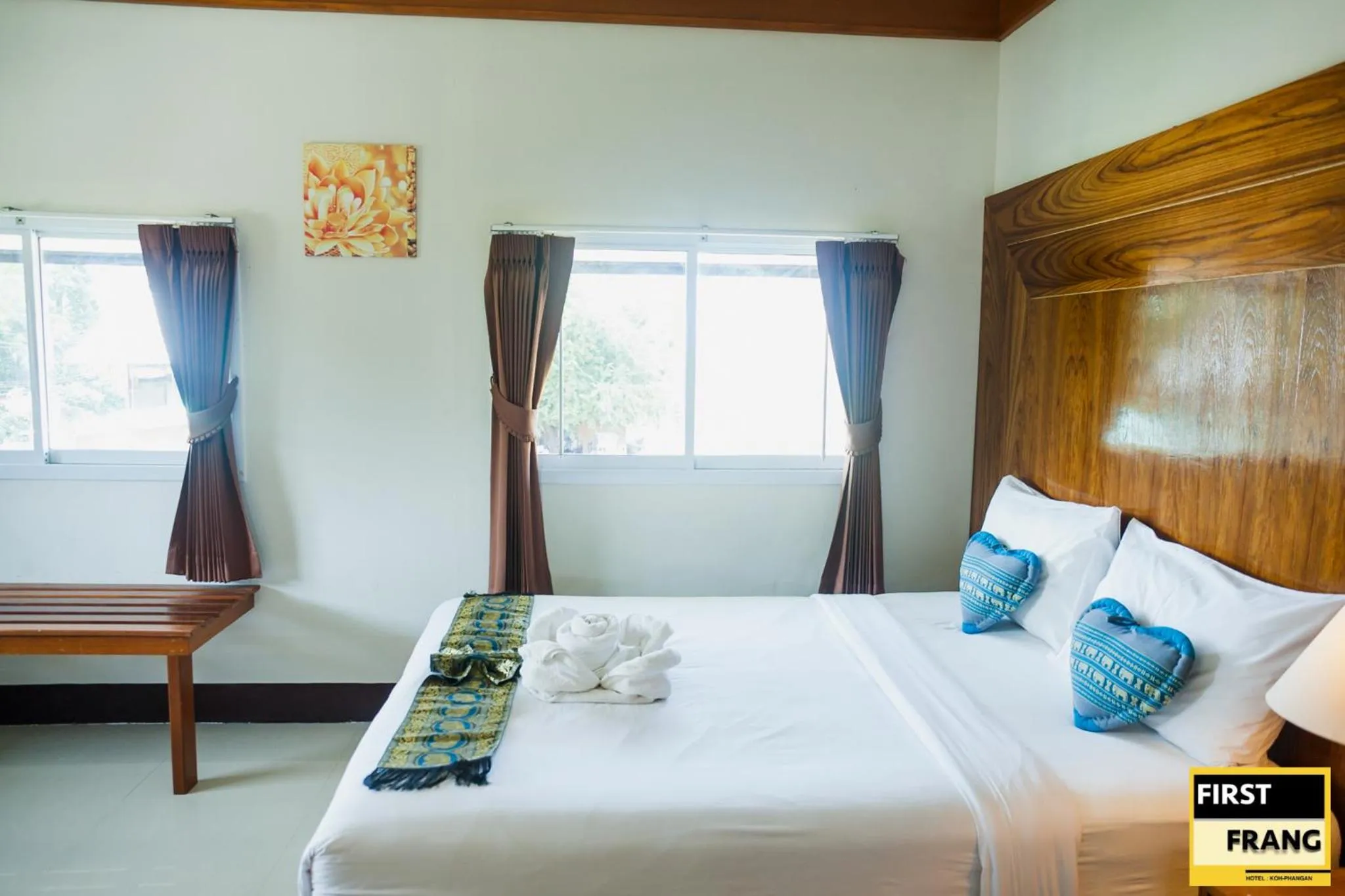 Deluxe Double Room with Bath in First and Frang Hotel - Koh Phangan