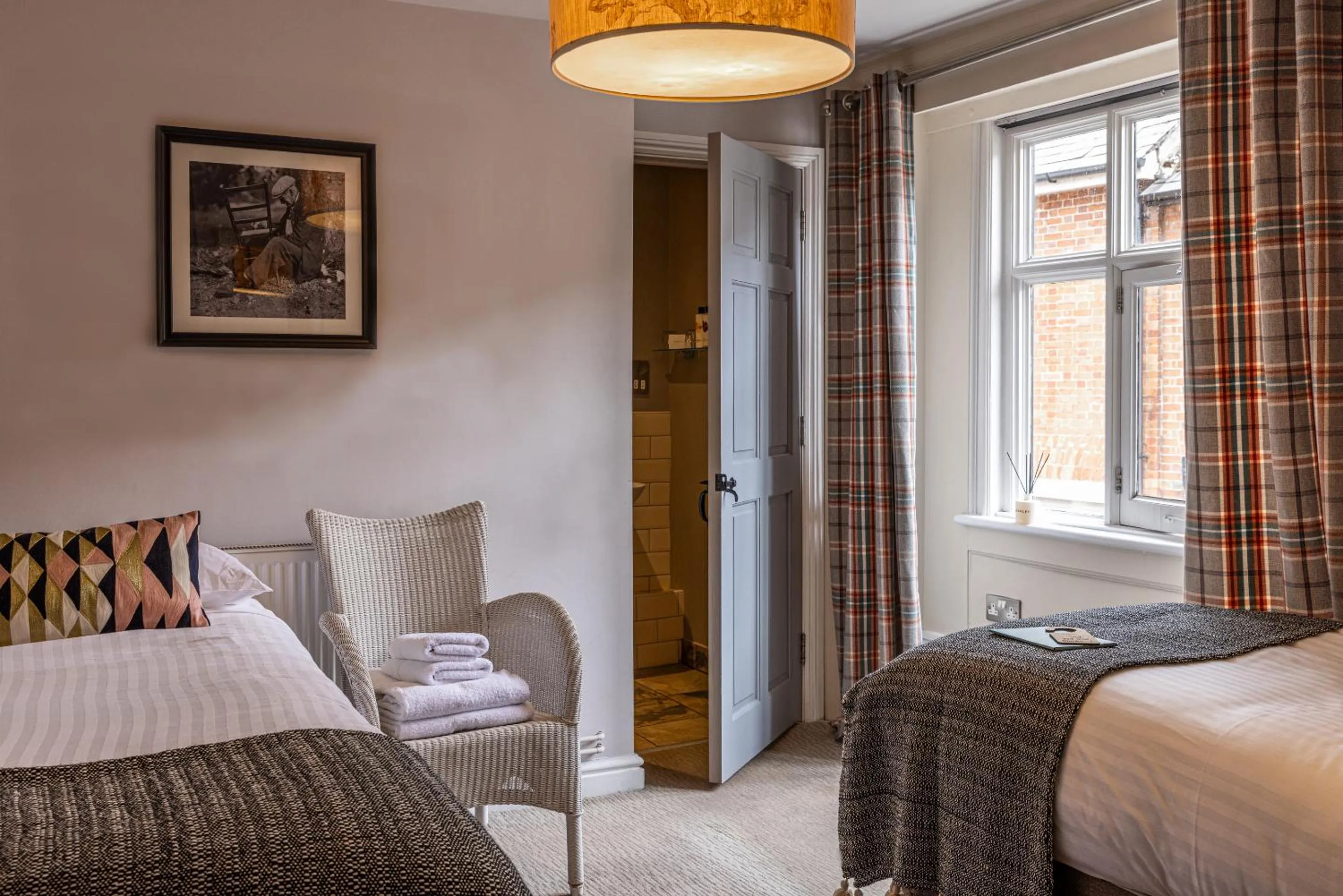 Twin Room with Private Bathroom in Crown & Horns