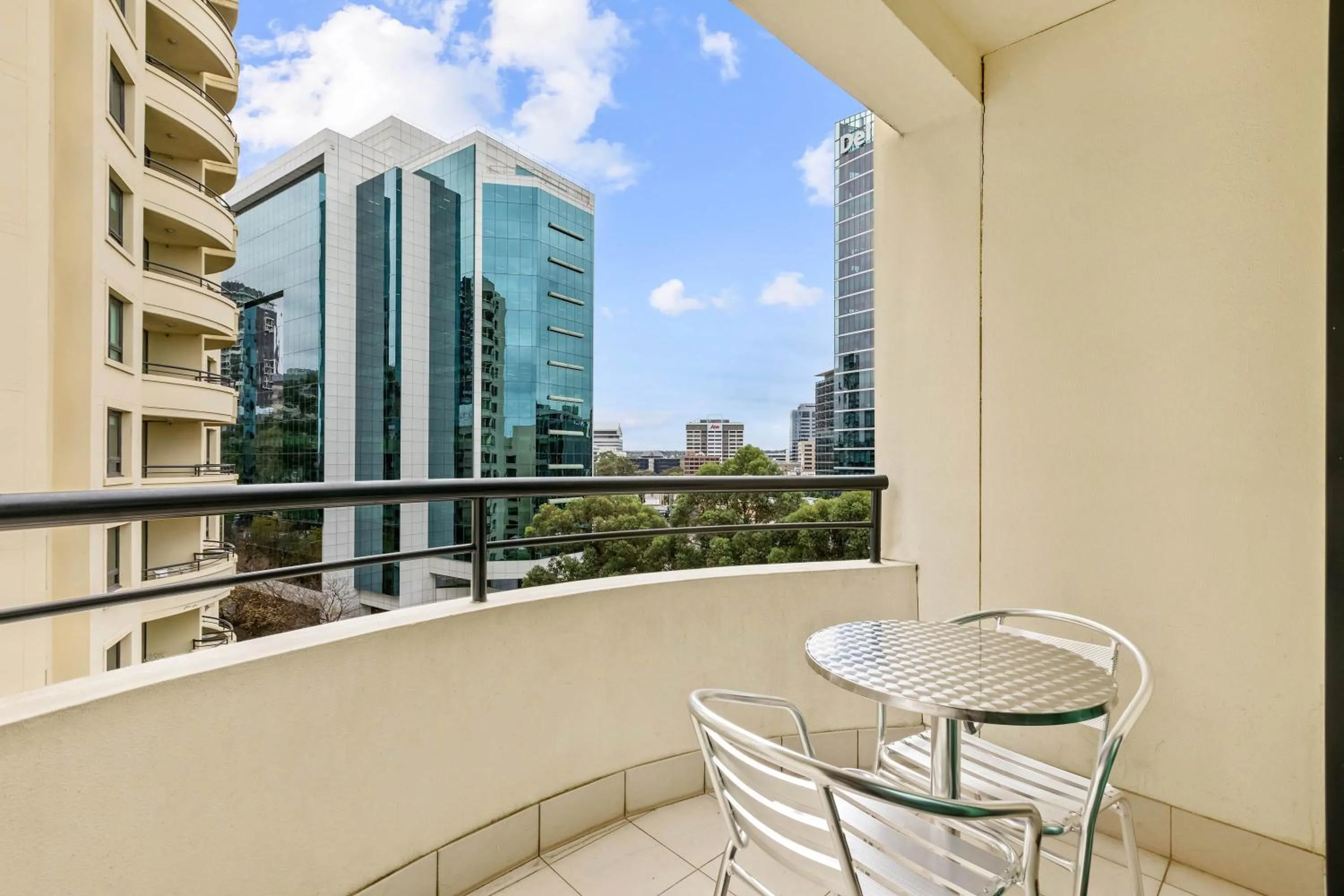 One-Bedroom Executive Spa Apartment in Mantra Parramatta