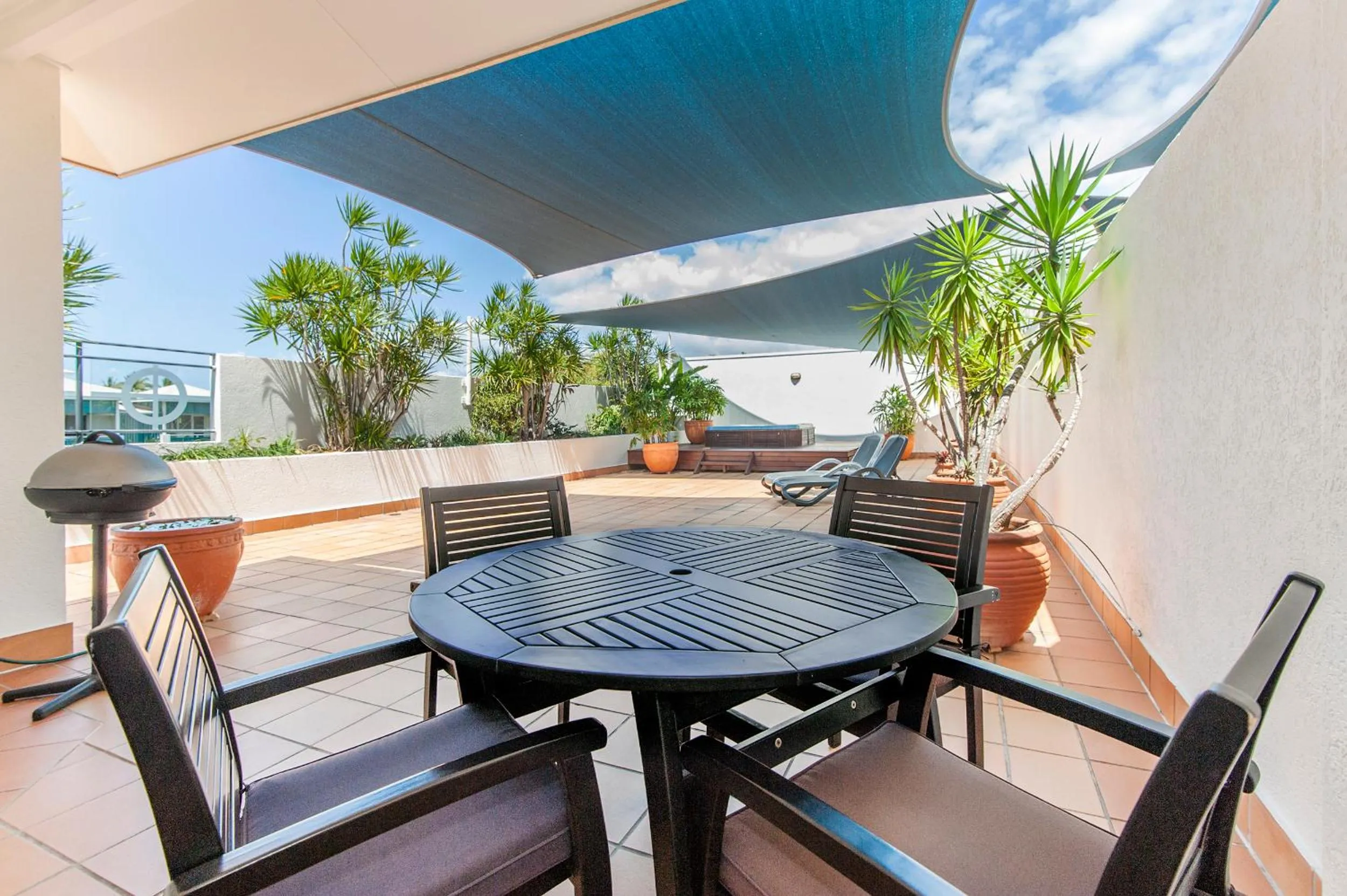 One-Bedroom Apartment with Rooftop Hot Tub in Regal Port Douglas