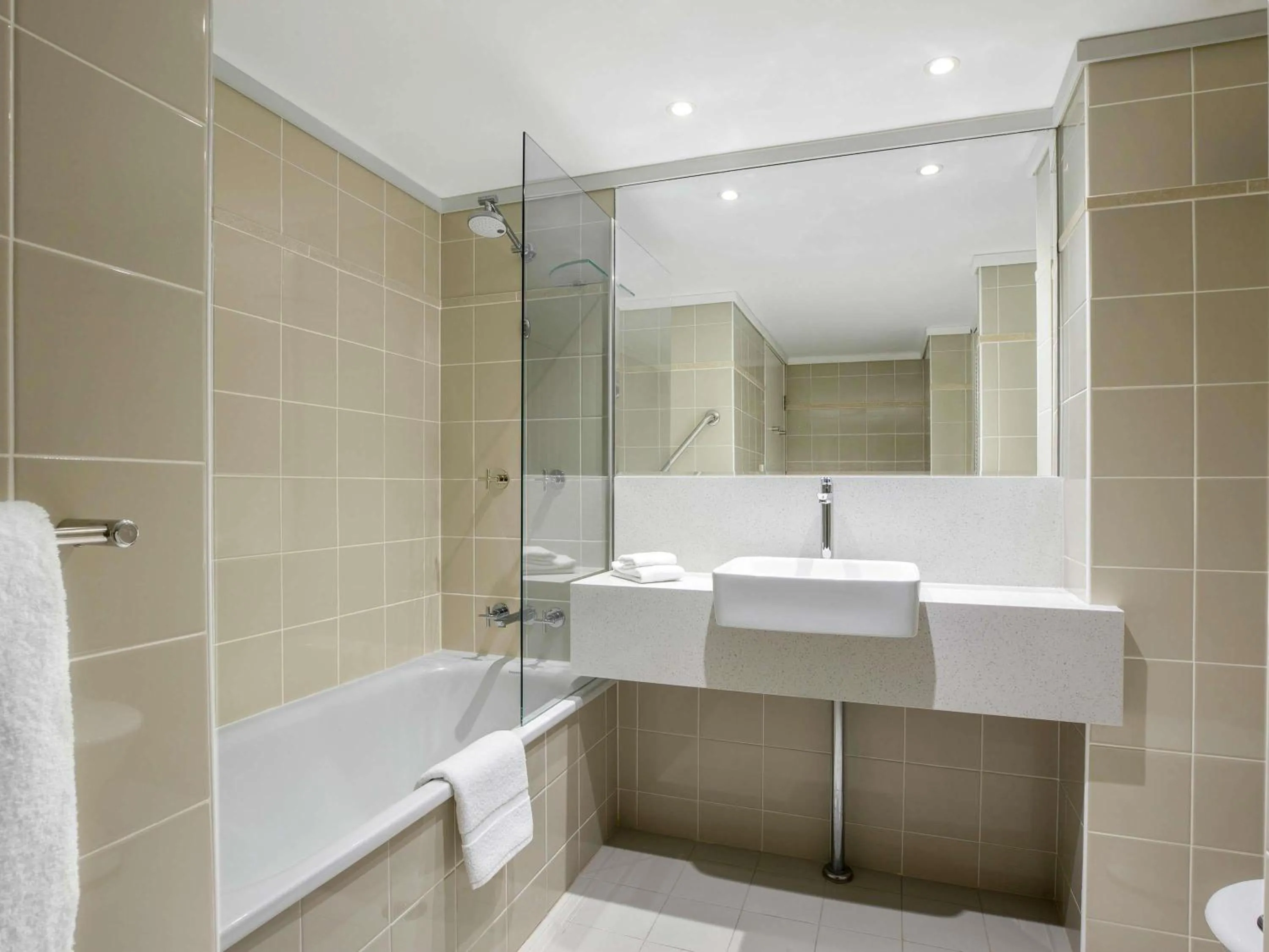 One-Bedroom Suite in Mantra Chatswood