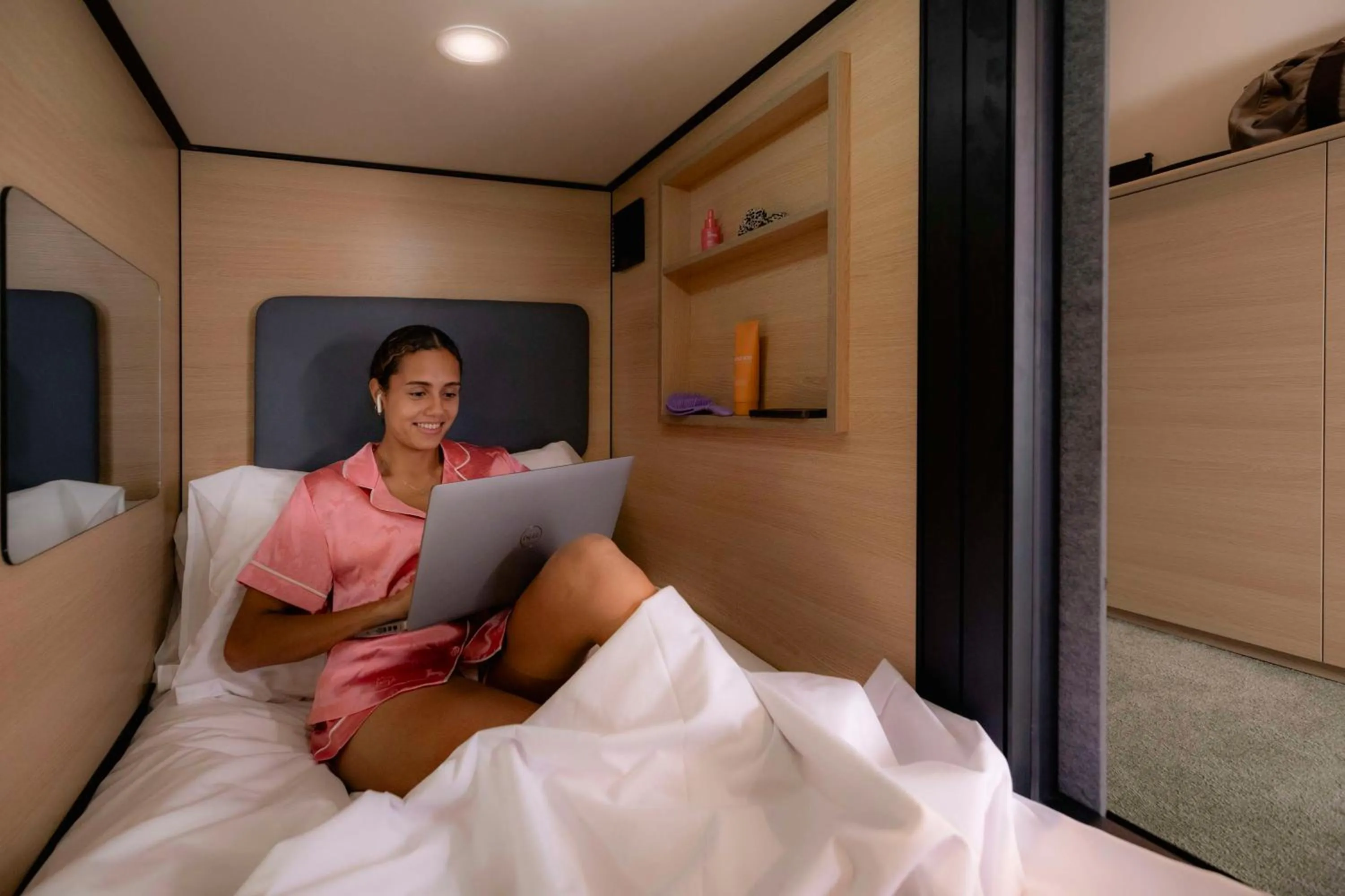 Private Single POD in Mixed 6 Share Room with Private Bathroom in LyLo Brisbane