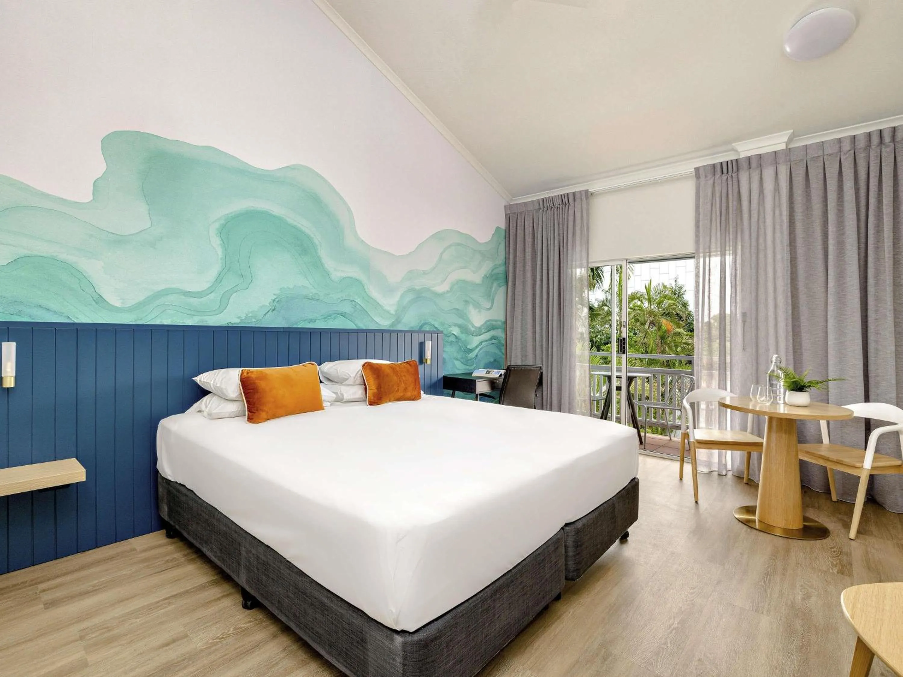Executive King Room in Mercure Cairns