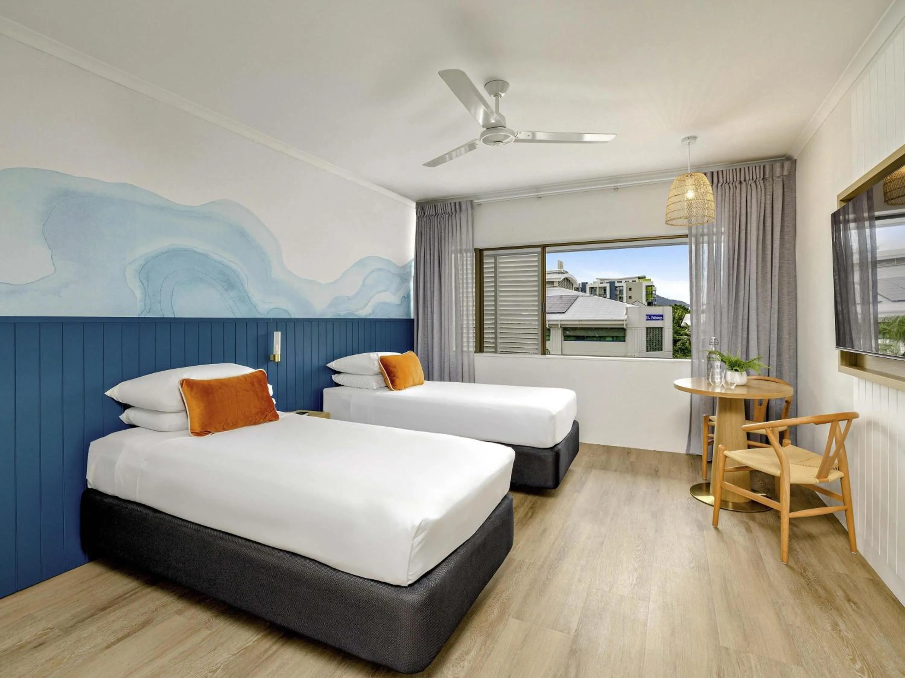 Standard Twin Room with 2 single beds in Mercure Cairns