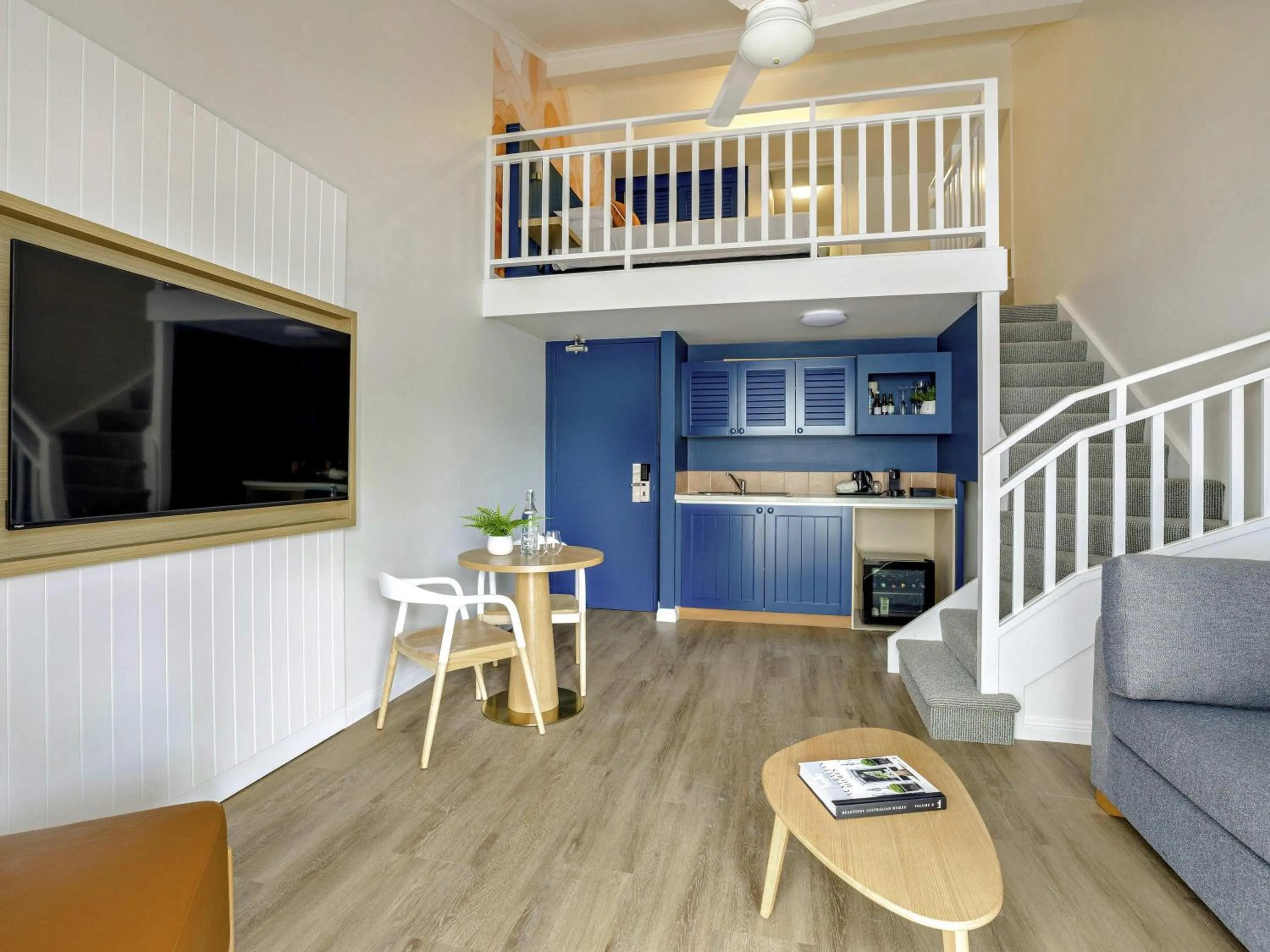 Loft Queen Room with Spa Bath in Mercure Cairns