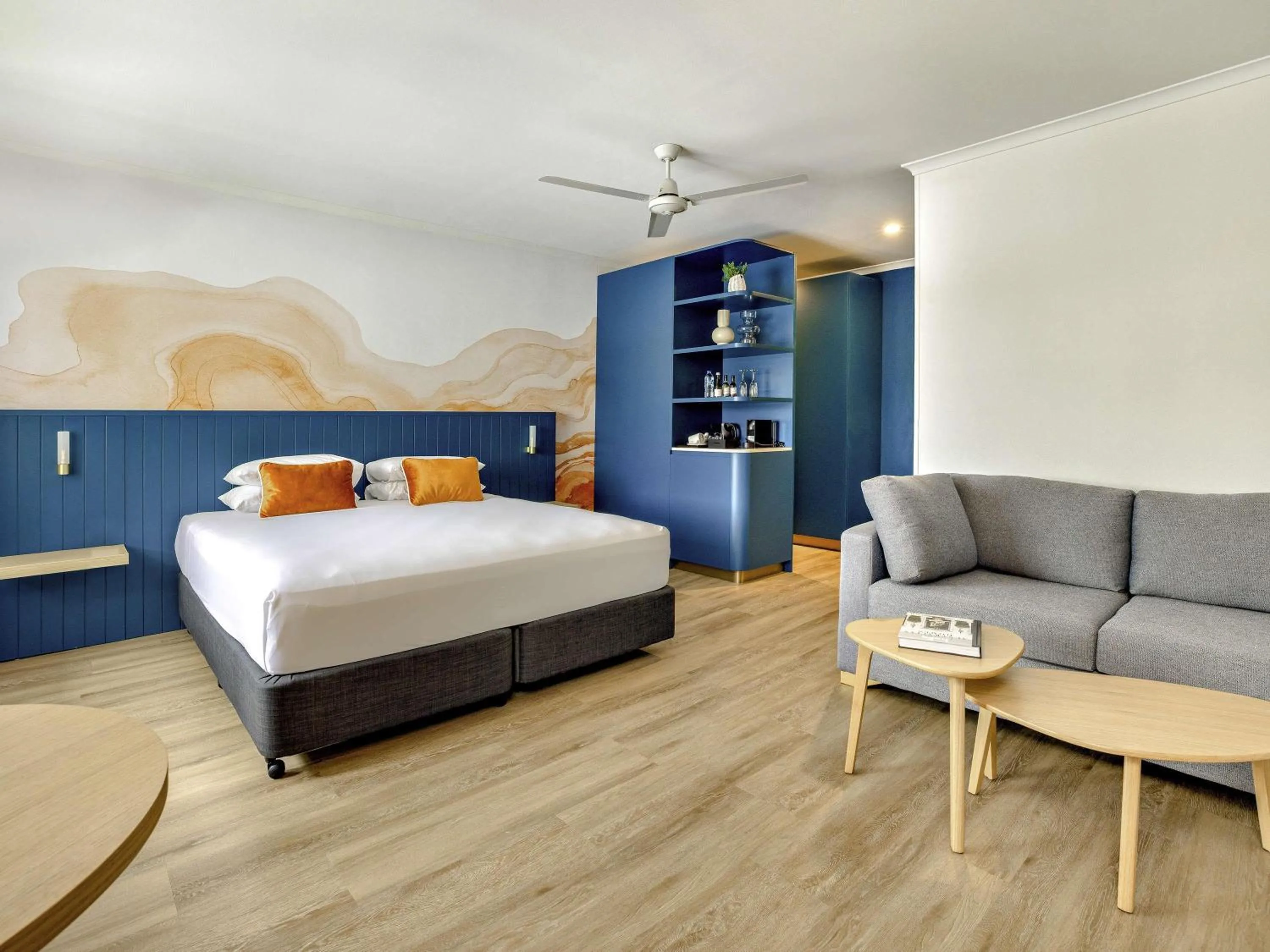 Superior King Room in Mercure Cairns