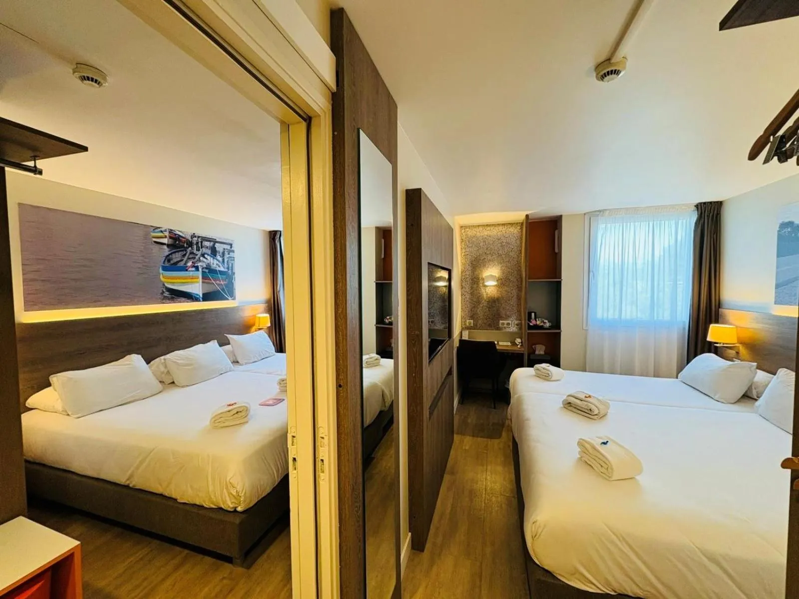 Family Room with Two Double Beds, Two Single Beds, Two Showers and Connecting Rooms - Non-Smoking in Best Western Hotelio Montpellier Sud