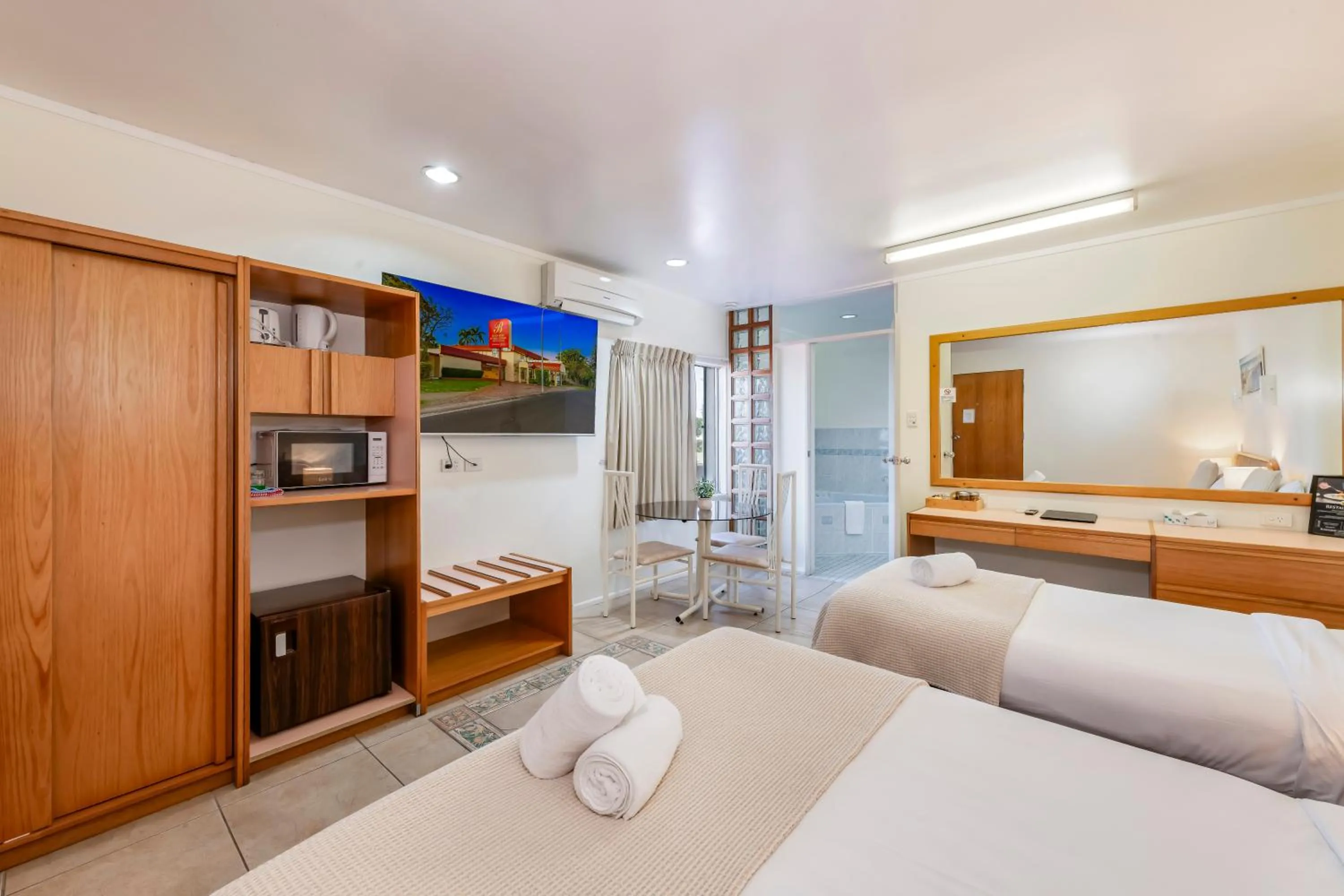 Standard Twin - Upstairs in Bundaberg International