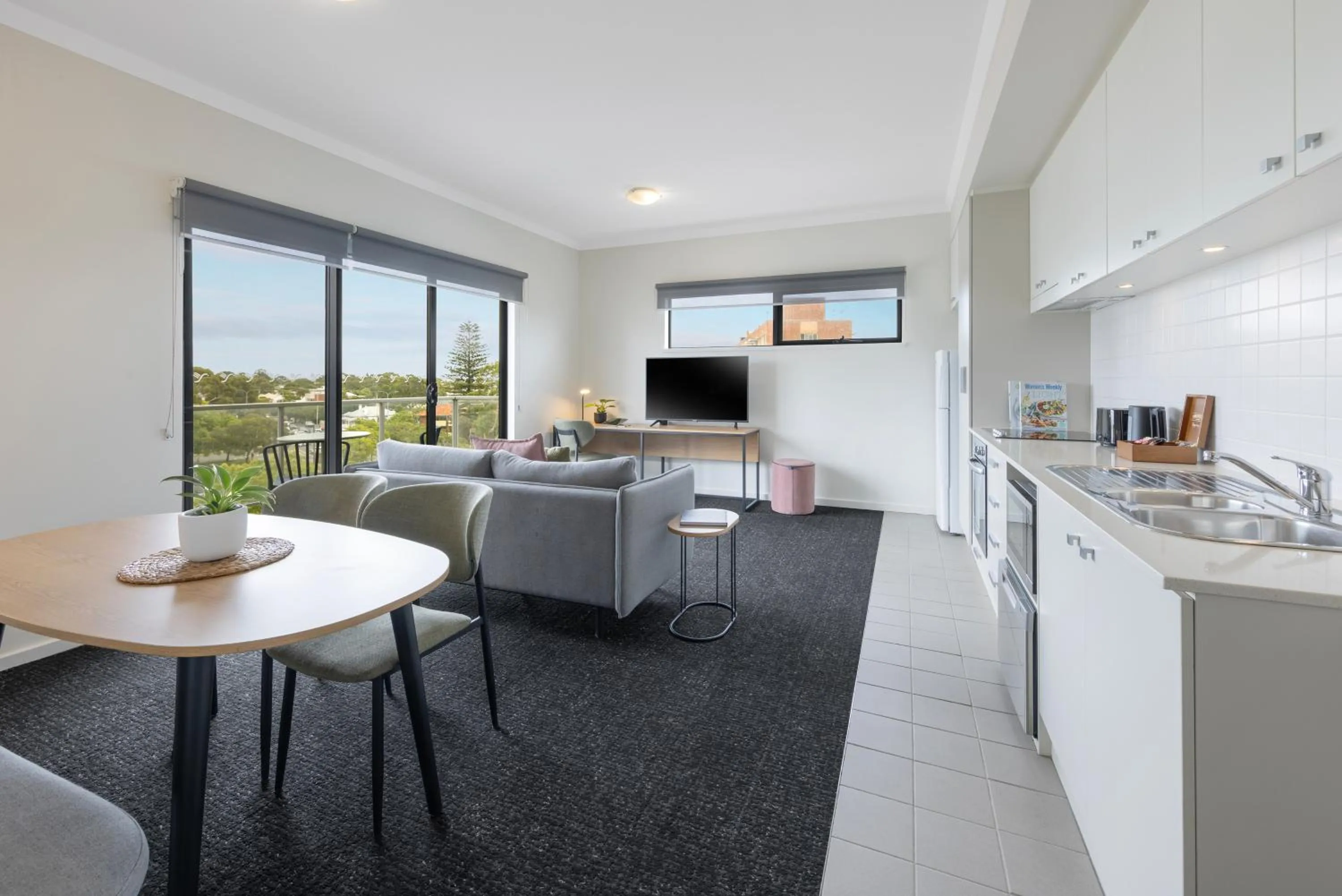 Two-Bedroom Apartment - 1 Queen, 2 Singles in Quest on Rheola