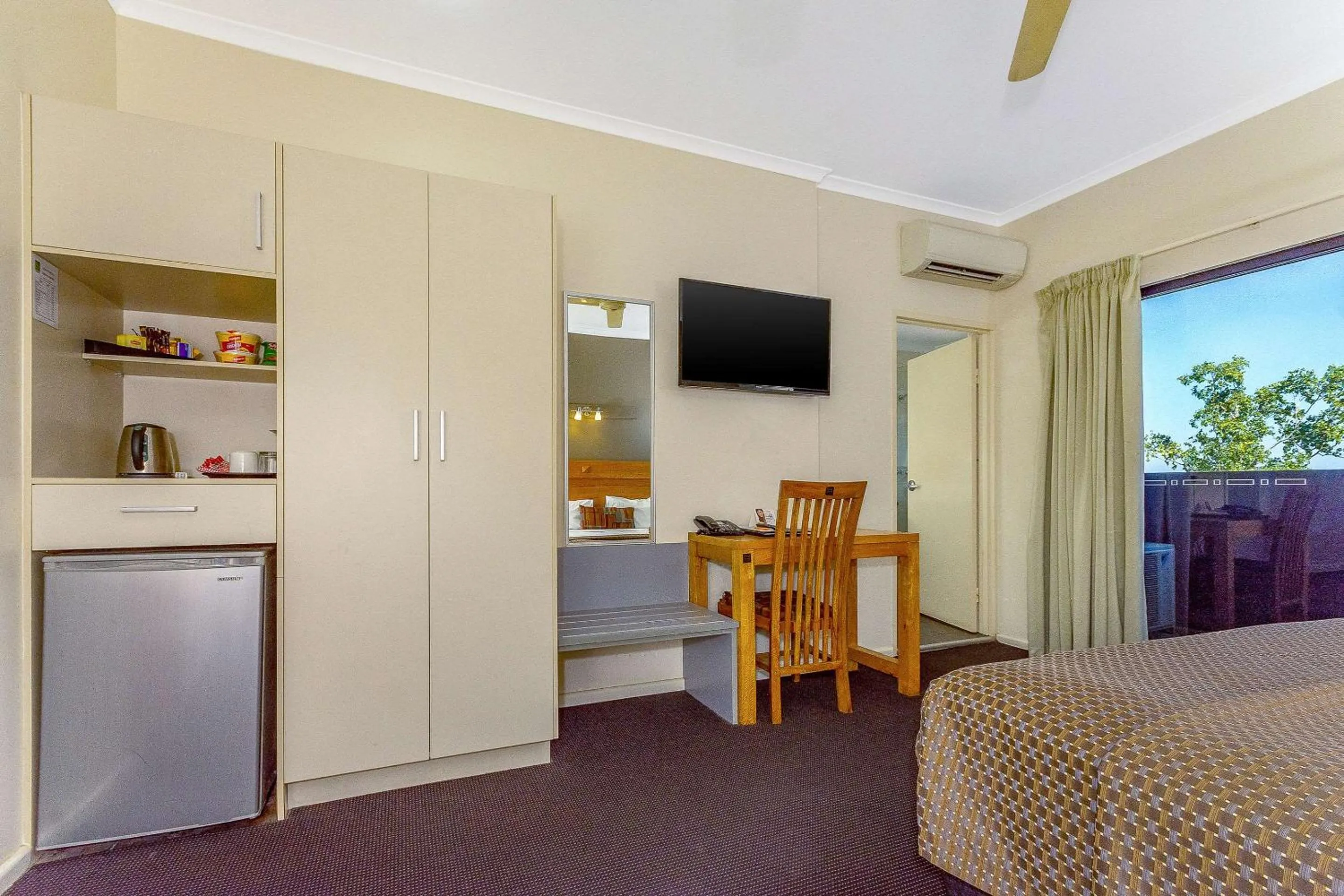 Standard King Room in Quality Hotel Darwin Airport