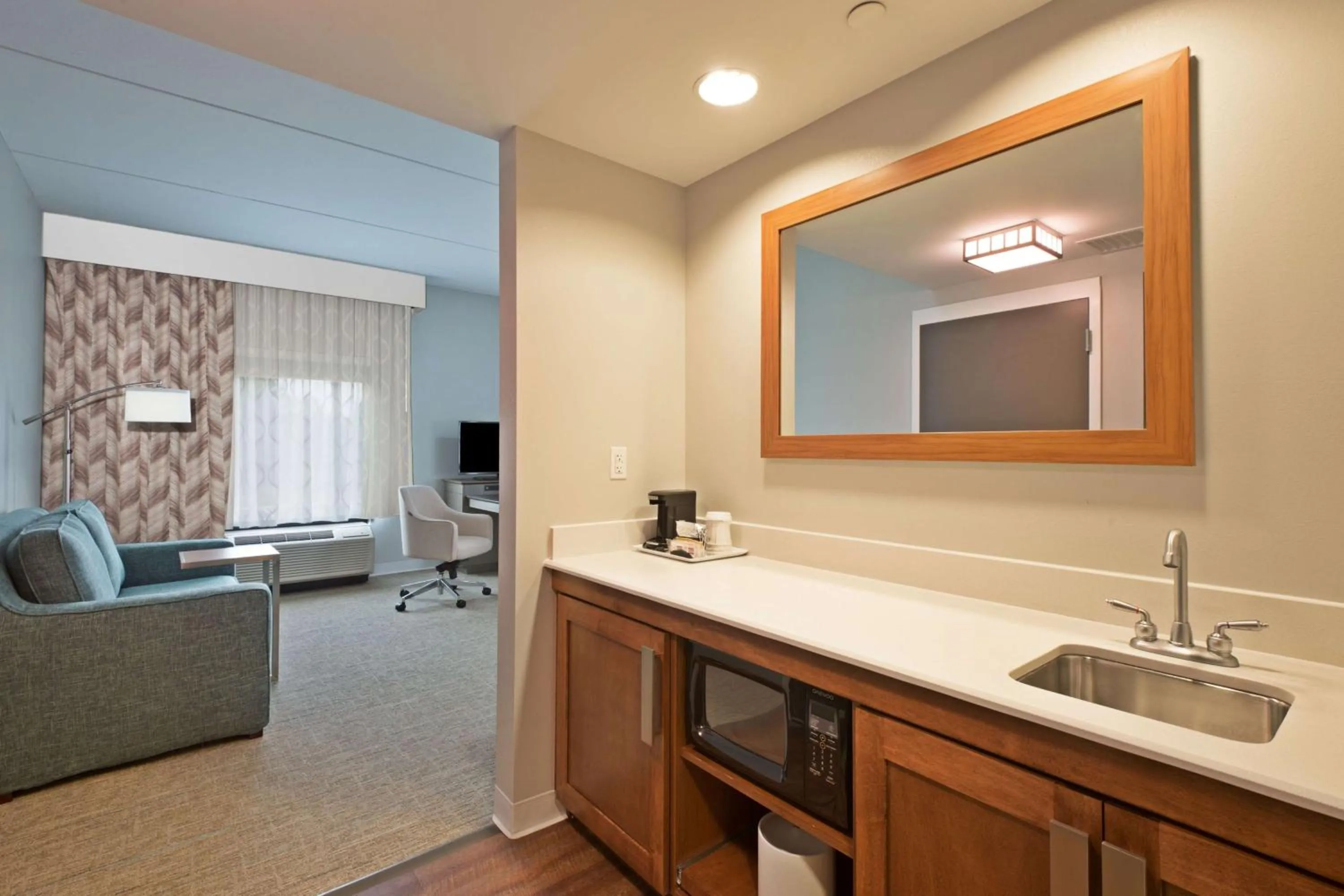 King Studio Suite - Non Smoking in Hampton Inn & Suites North Huntingdon-Irwin, PA