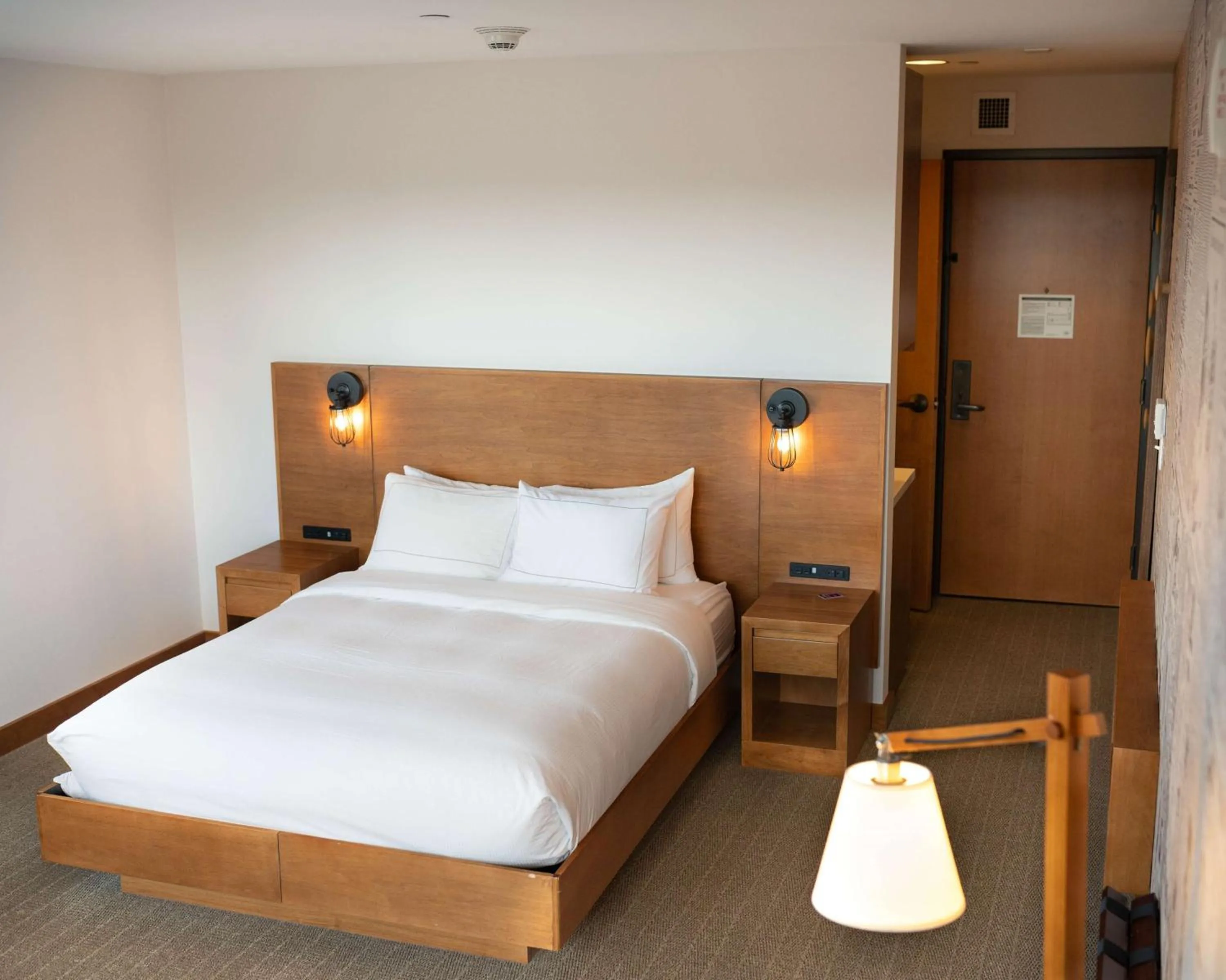 King Corner Room in The Lismore Hotel Eau Claire - a DoubleTree by Hilton