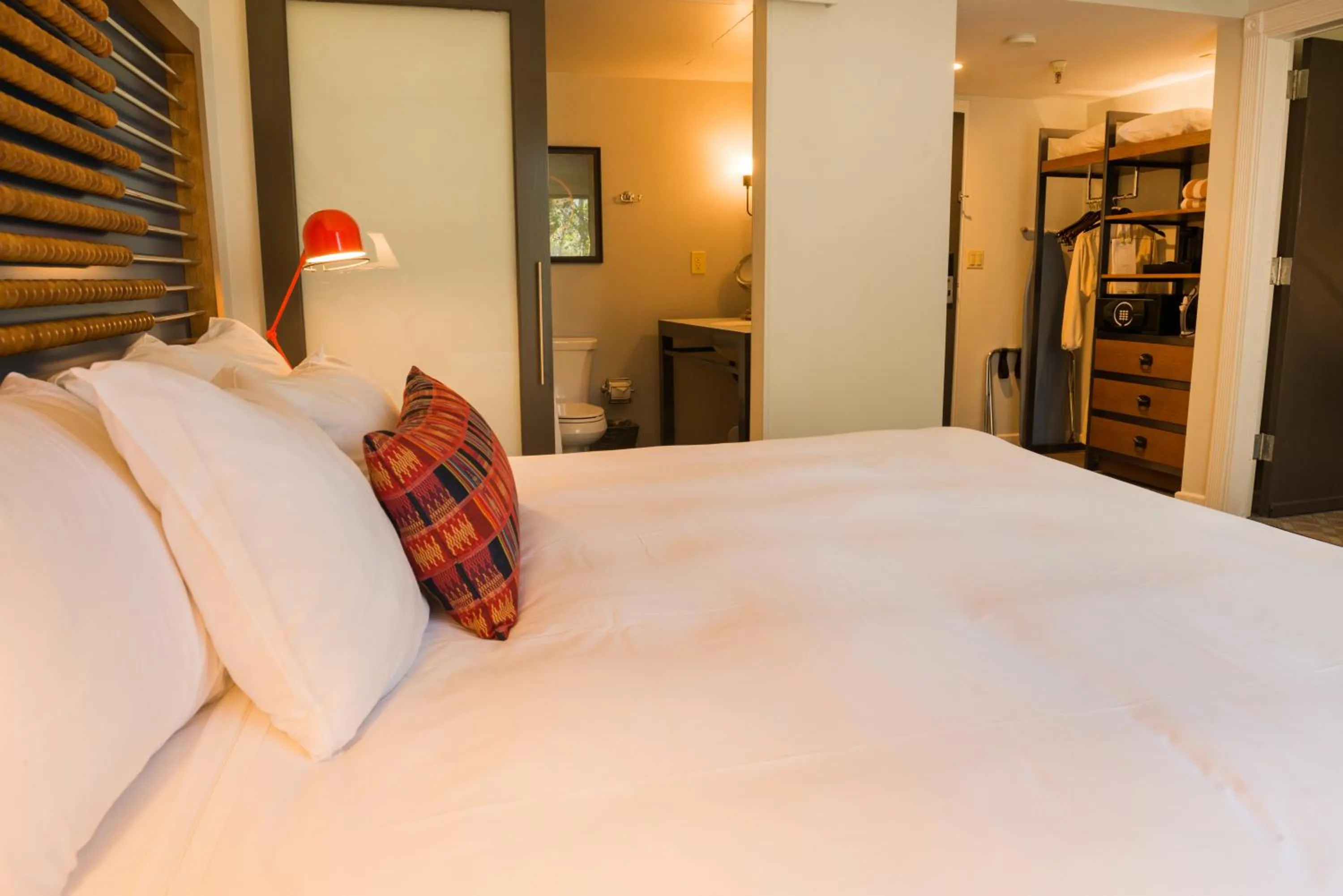 Deluxe King Suite in Chaminade Resort & Spa