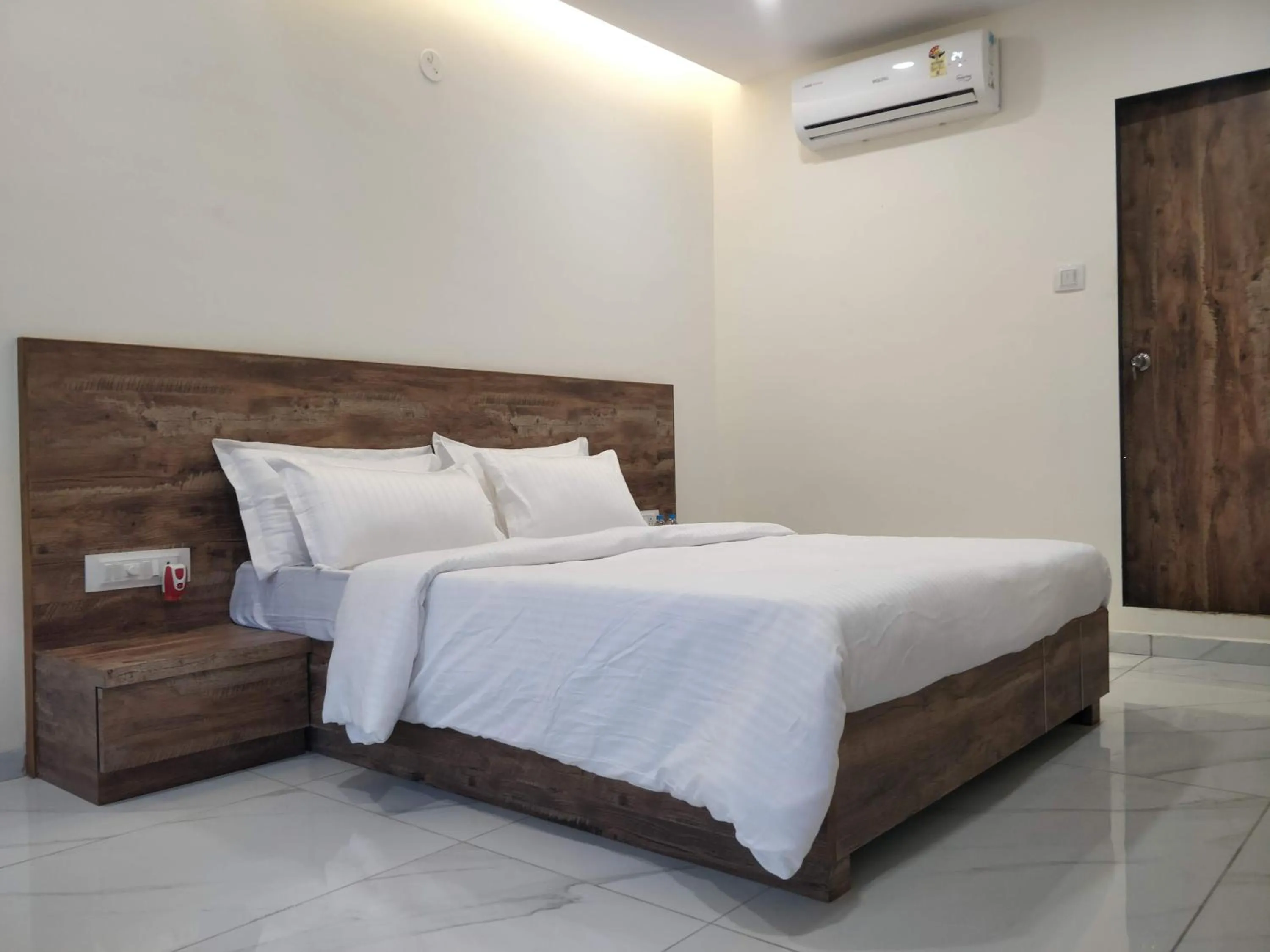 Queen Room with Pool View in Pushp Vatika Resort & Lawns