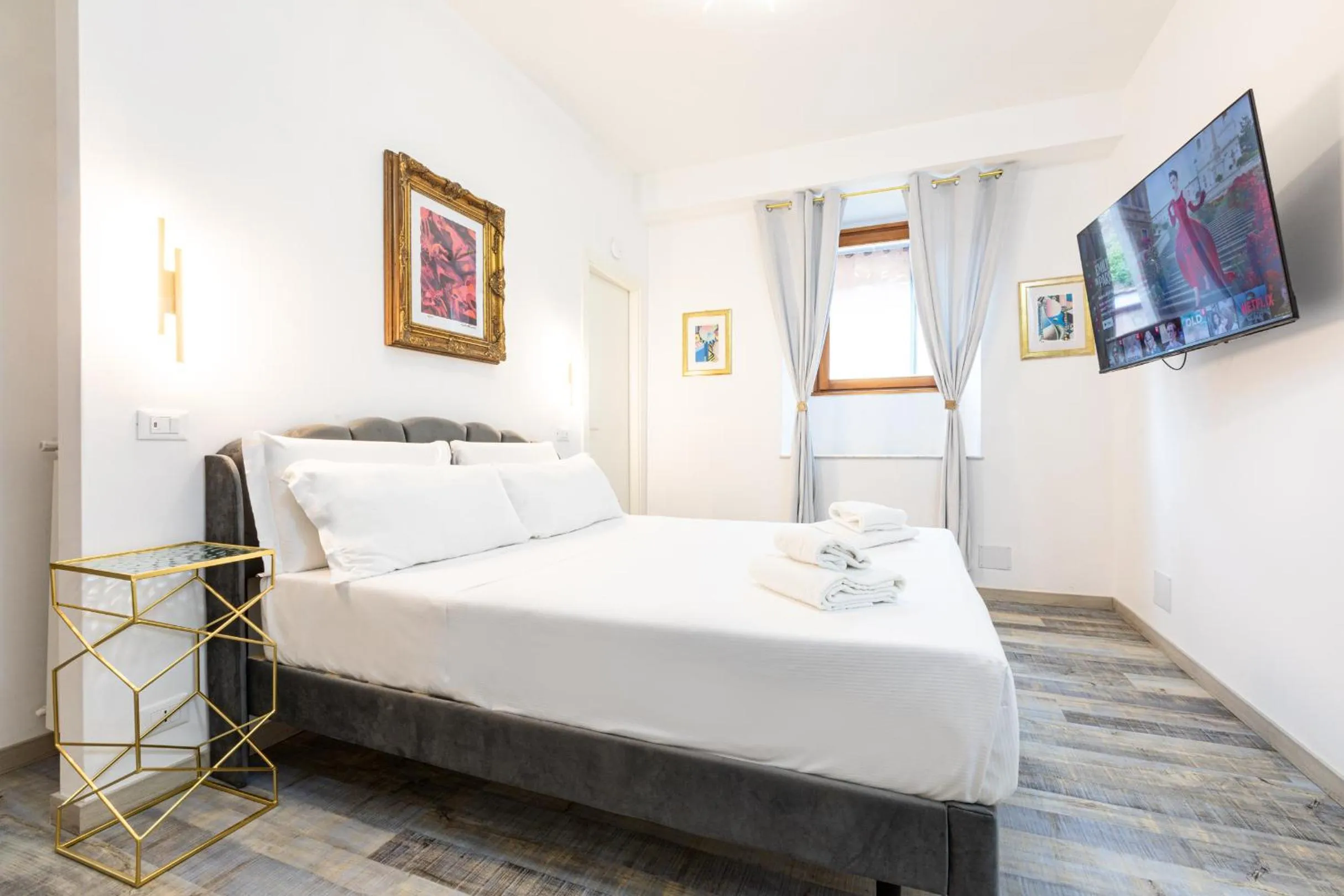 Standard Queen Room in Il Monastero Collection