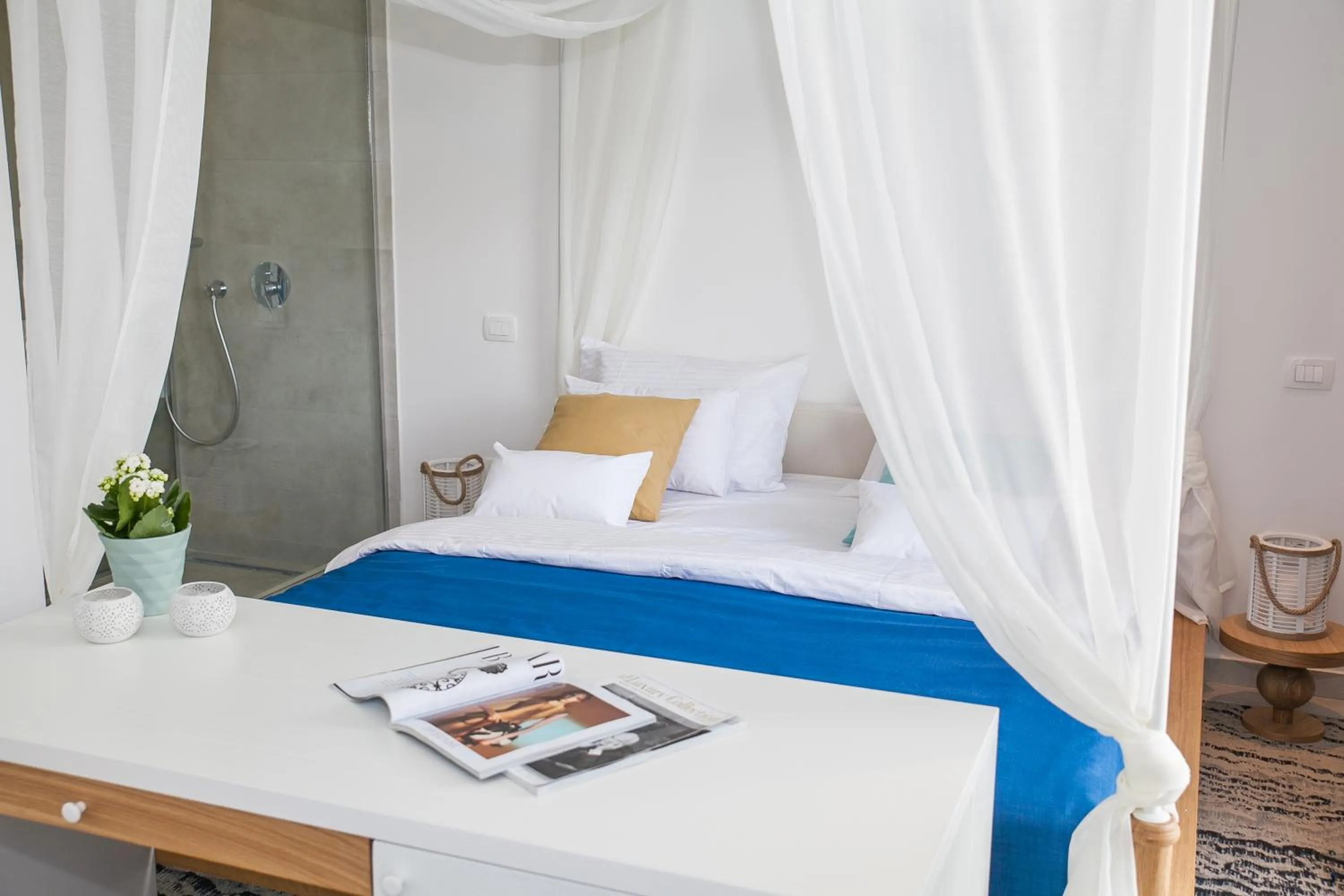 Double Room with Balcony and Side Sea View in Hotel Casa del Mare - Blanche