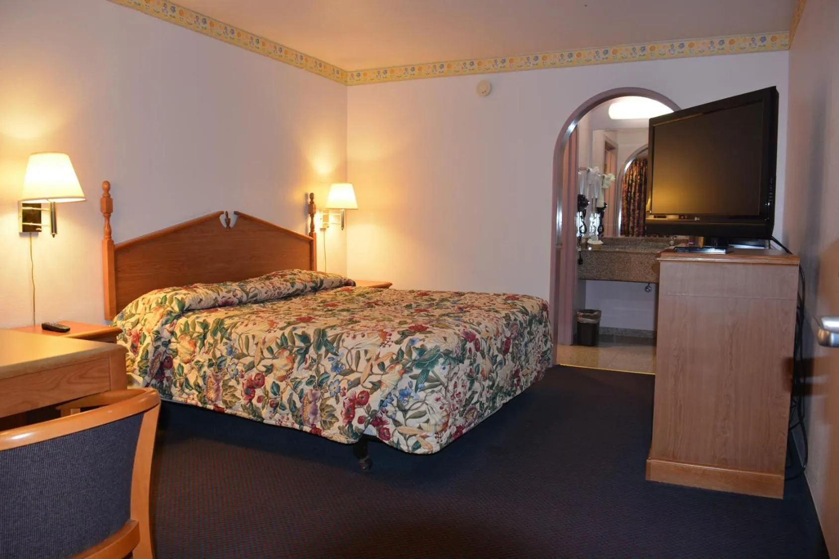 Queen Room - Disability Access in The Flamingo Motel San Jose