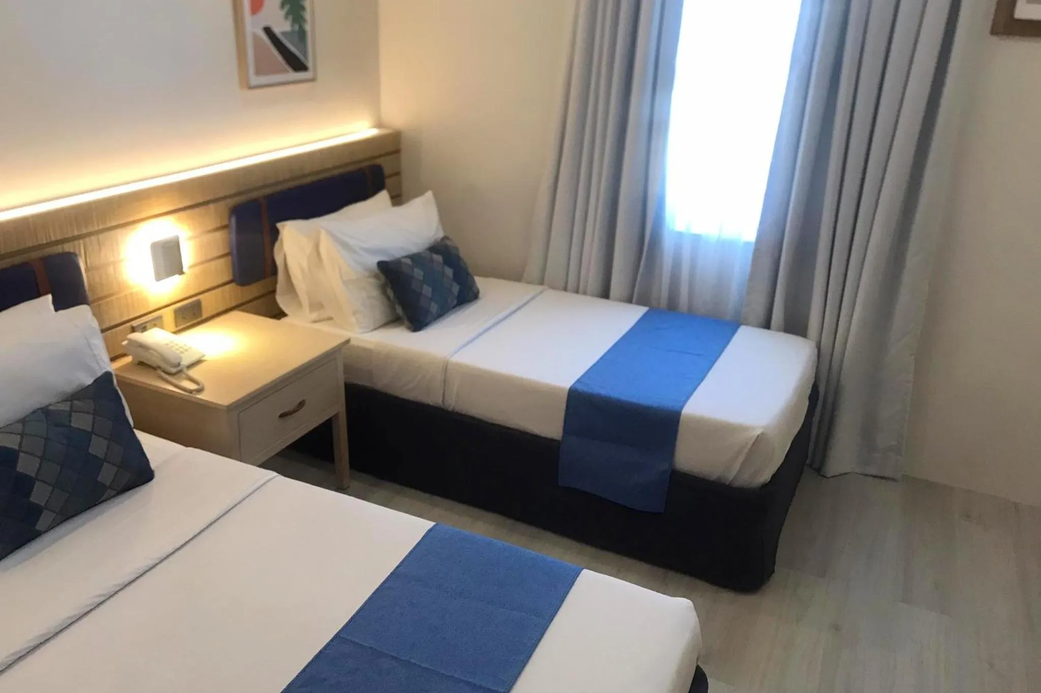 Deluxe Twin Room in Cebu Uncle Toms Cabin Hotel powered by Cocotel