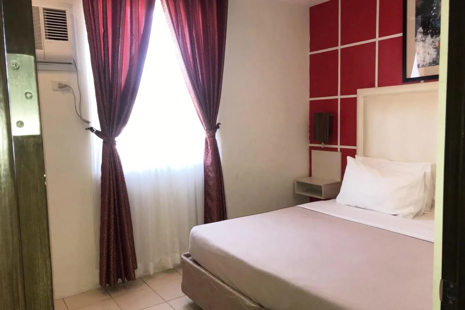 Suite in Cebu Uncle Toms Cabin Hotel powered by Cocotel