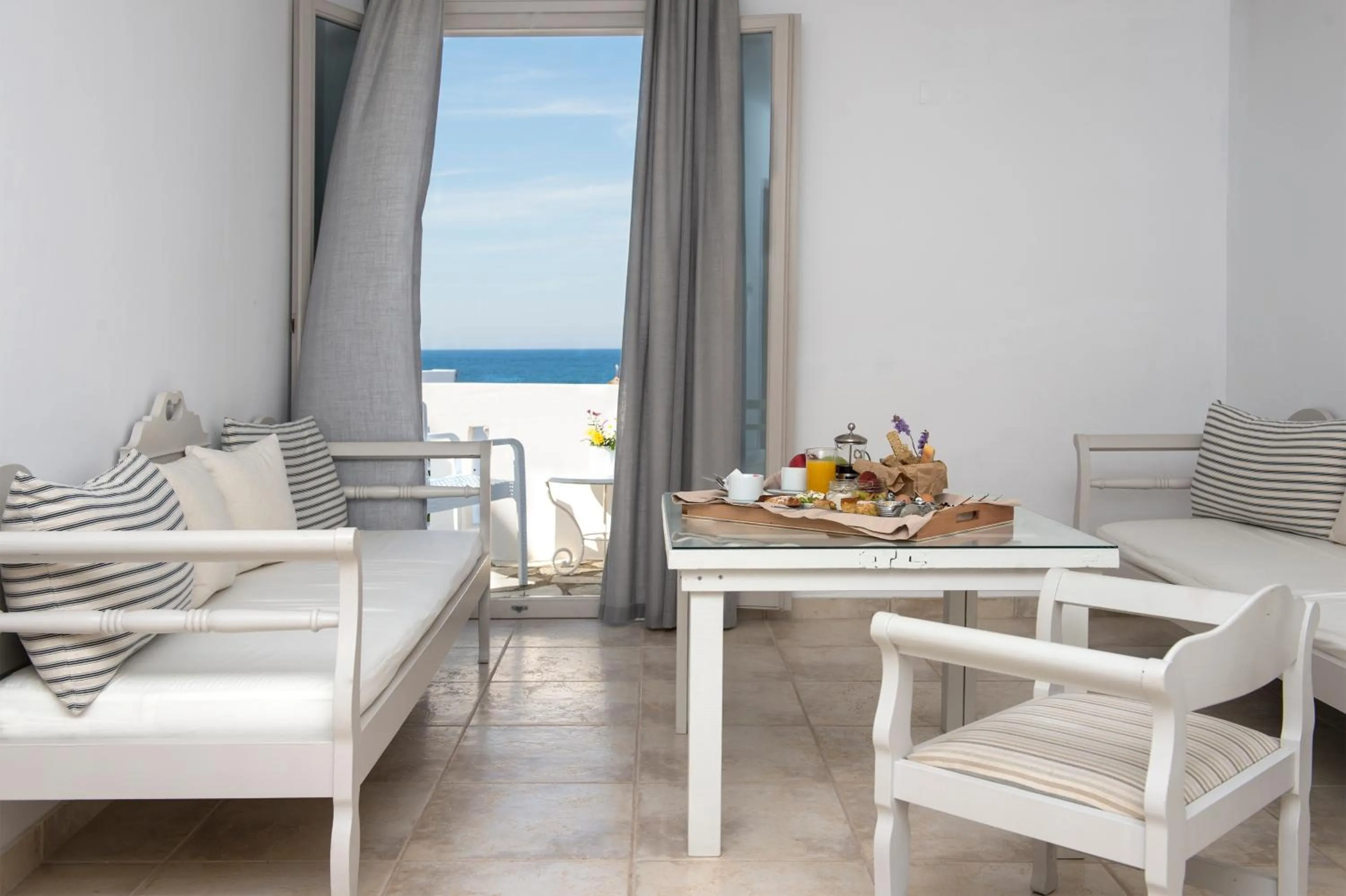 Two Bedroom Suite with Sea View in Kanale's Rooms & Suites