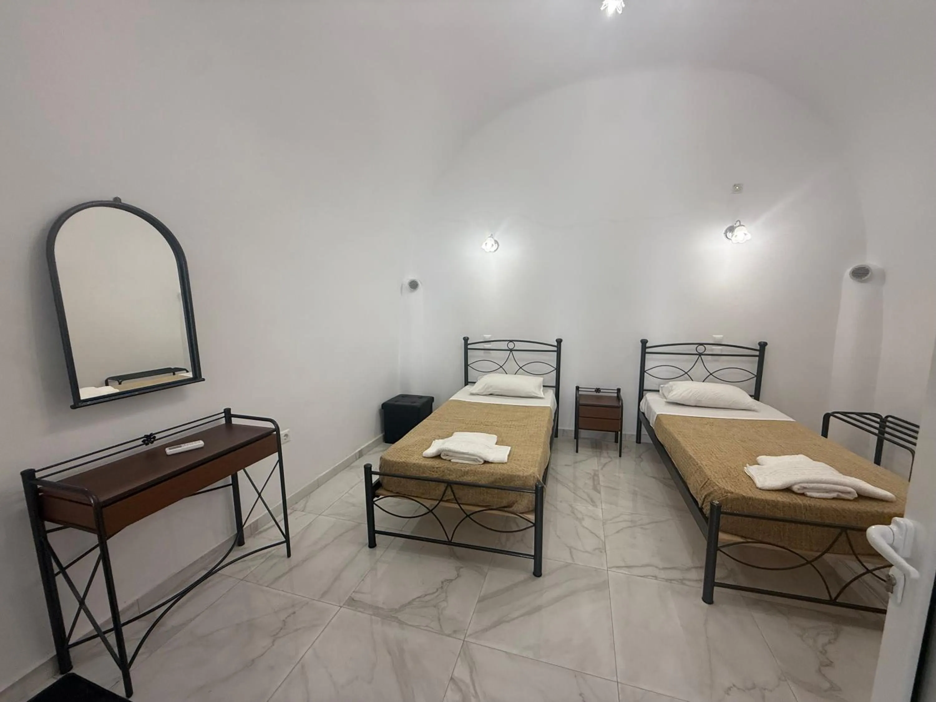 Two-Bedroom House in Hotel Hellas