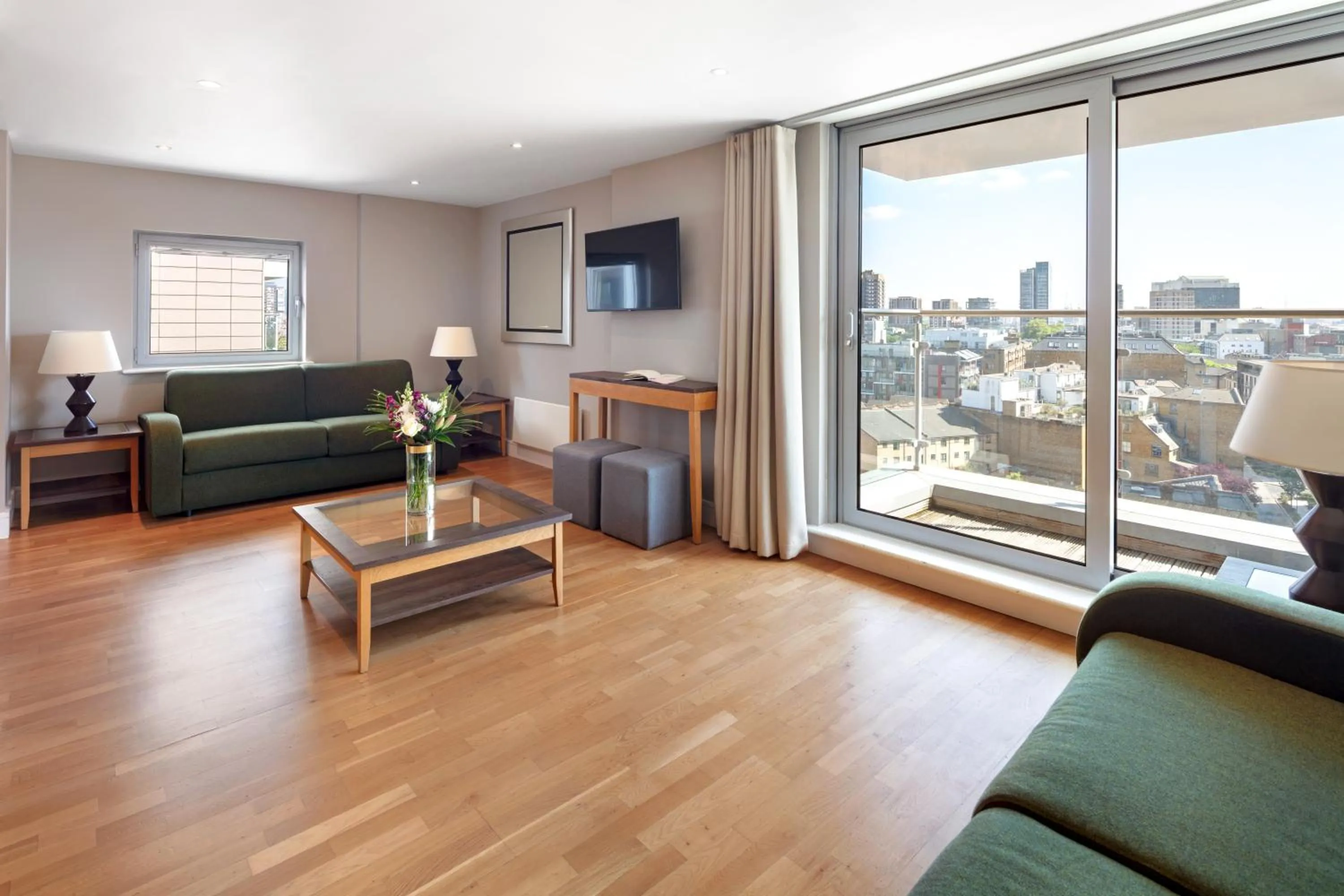 Two-Bedroom Family Apartment in Marlin Aldgate Tower Bridge