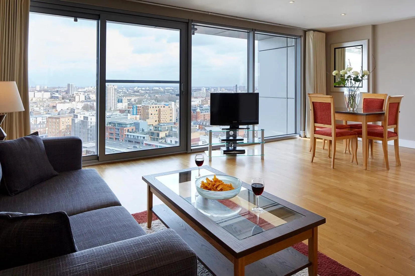 Two Bedroom Penthouse with Sofa Bed in Marlin Aldgate Tower Bridge