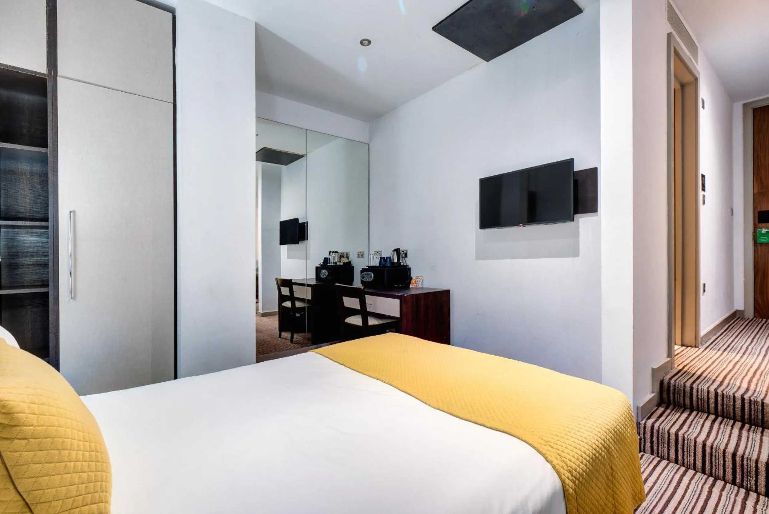 Double Room - No Window in Maitrise Hotel Maida Vale - London