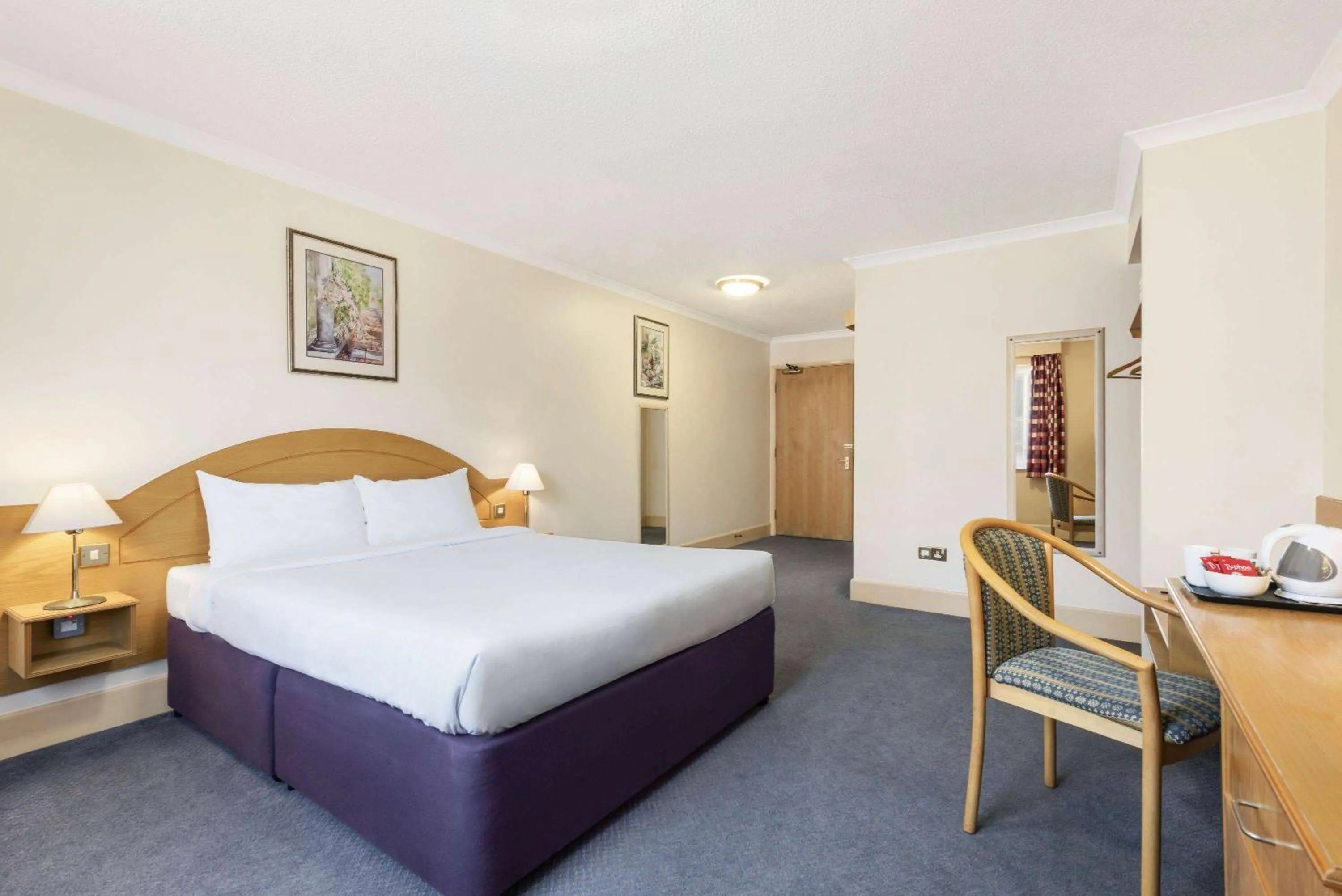 Double Room - Disability Access in Days Inn Watford Gap