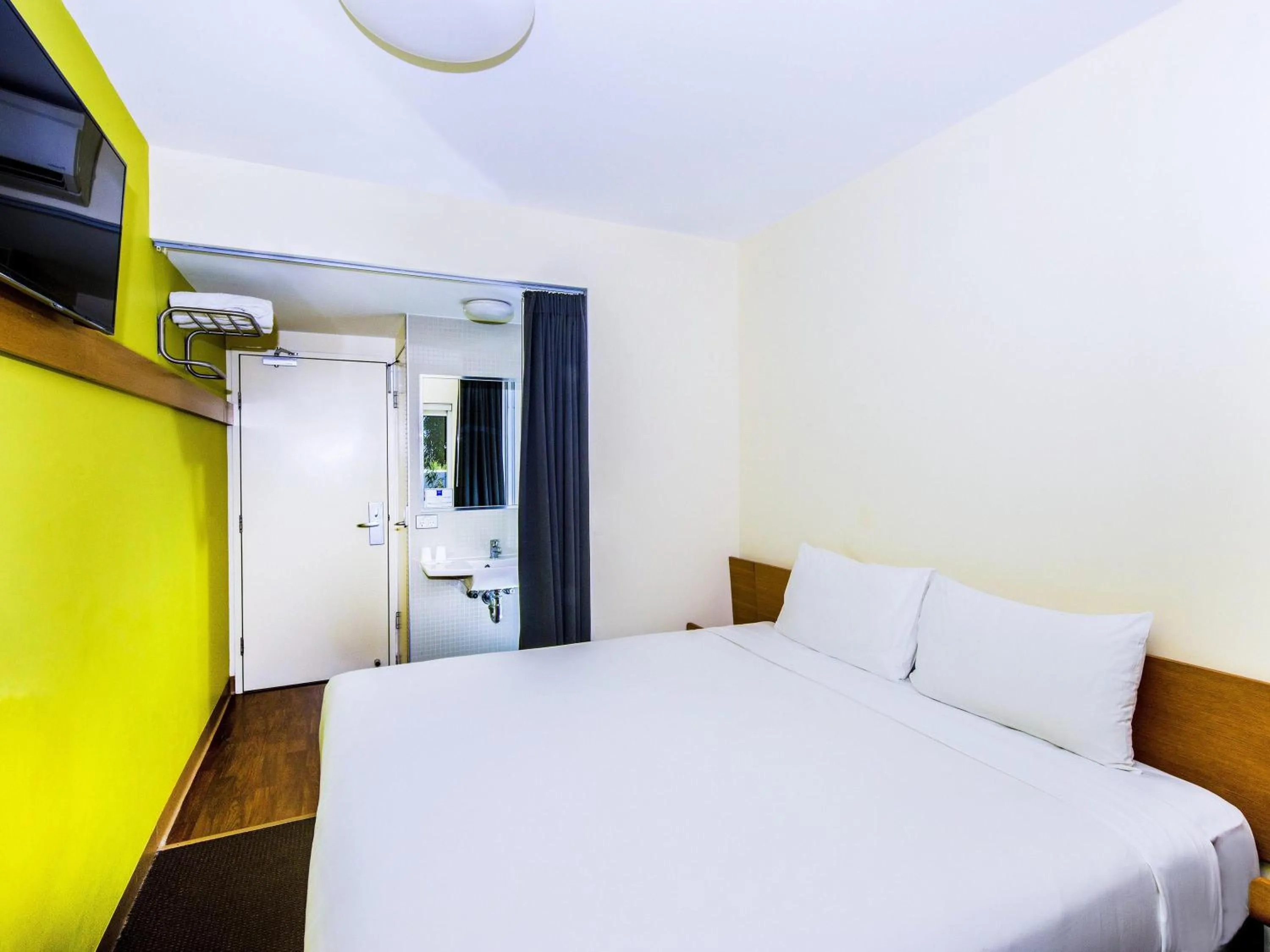 Standard King Room in ibis Budget Sydney Olympic Park