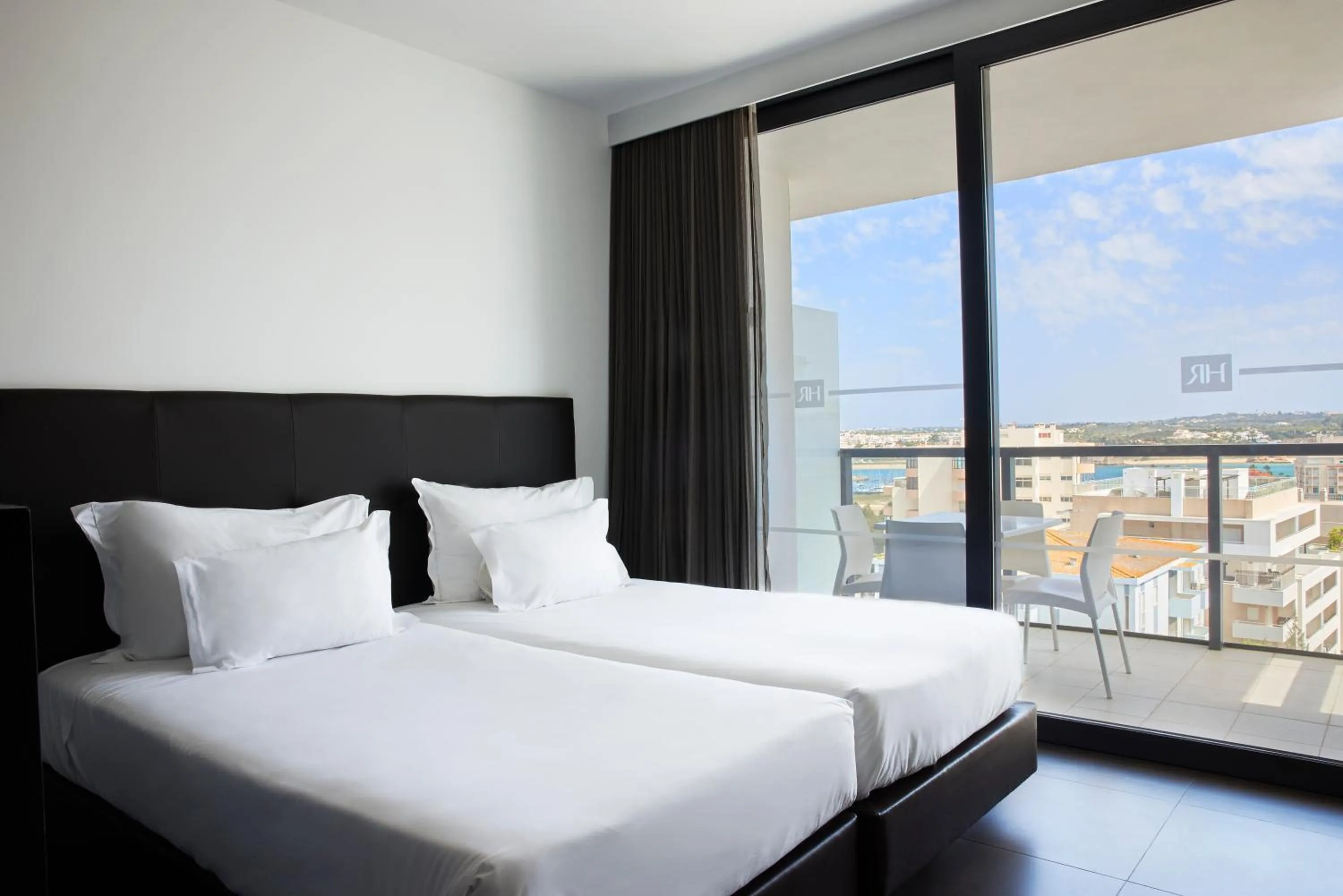 Classic Family Suite with City View in RR Hotel da Rocha