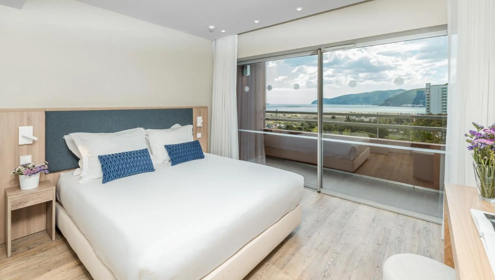 Premium One-Bedroom Suite with Sea View in The Editory By The Sea Troia Comporta Hotel